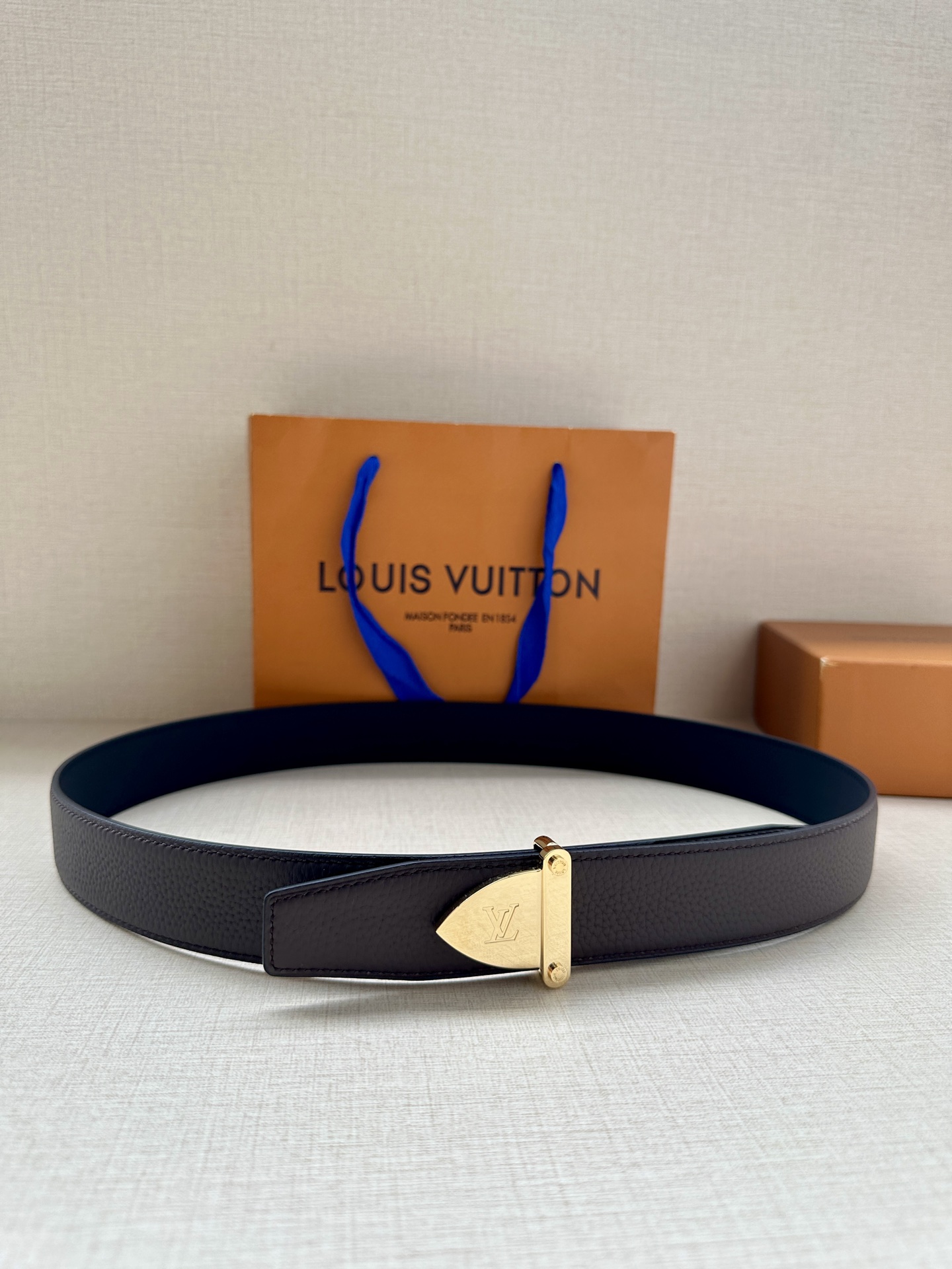 LV 高仿男士皮帶 金扣簡約百搭款｜歐美奢侈品精品推薦