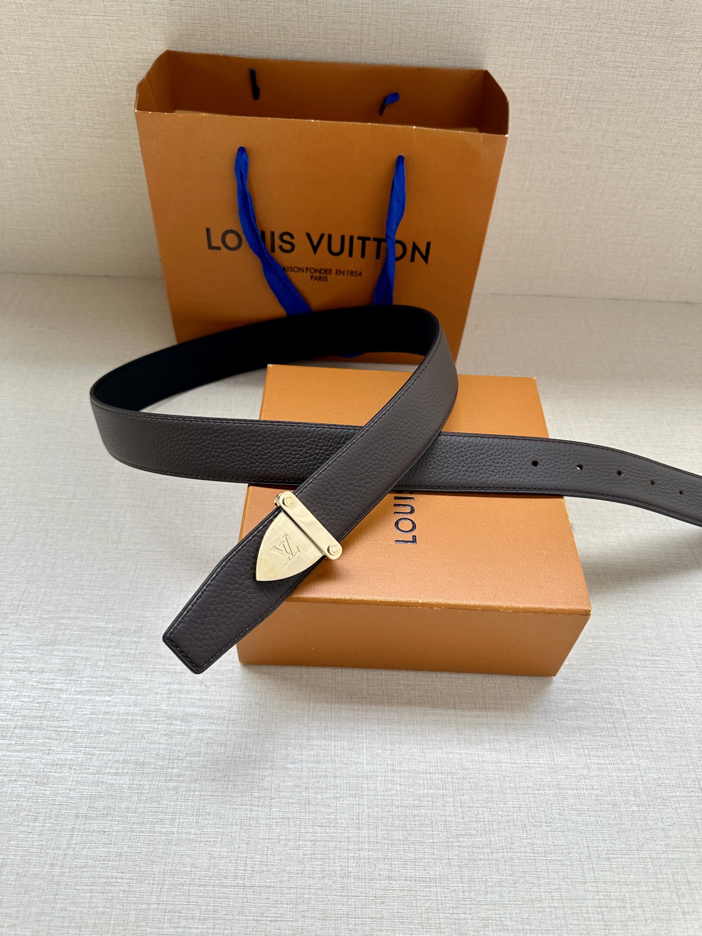LV 高仿男士皮帶 金扣簡約百搭款｜歐美奢侈品精品推薦