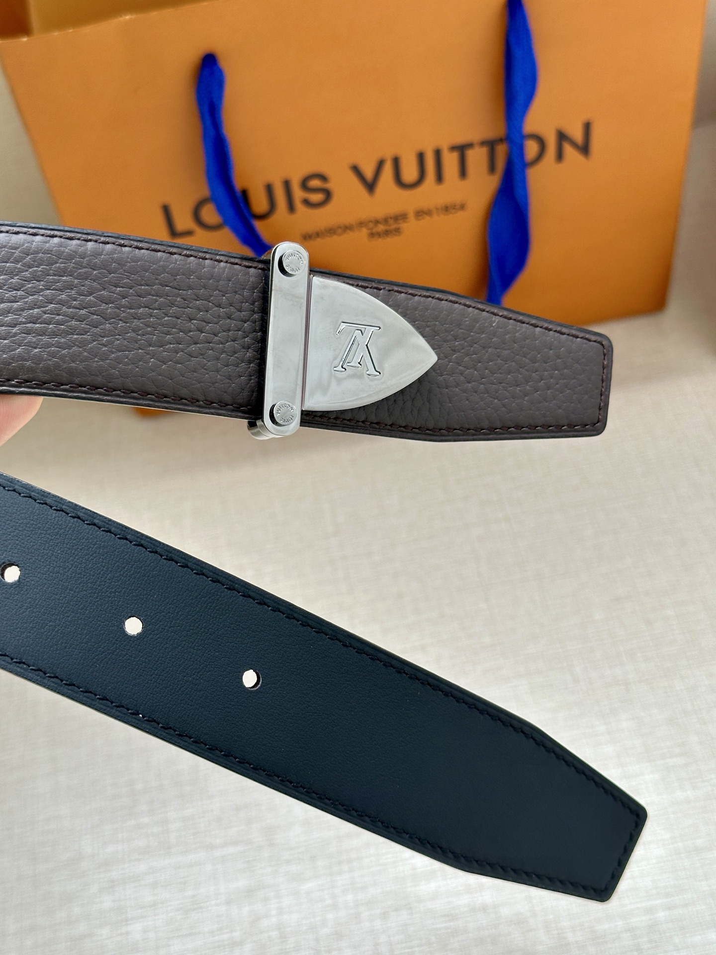 LV 一比一男士皮帶 灰棕色銀扣低調款｜歐美奢侈品精品推薦