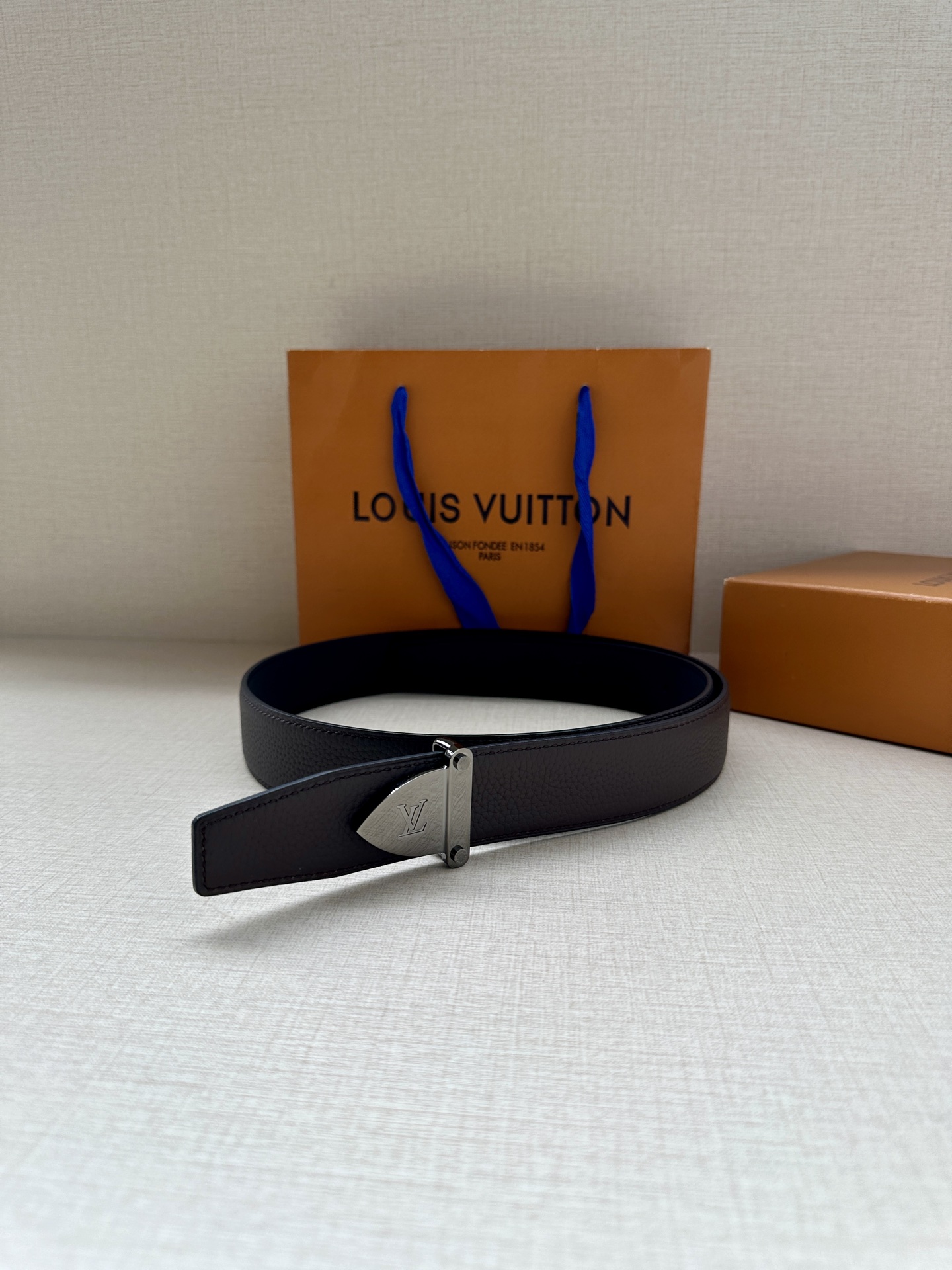 LV 一比一男士皮帶 灰棕色銀扣低調款｜歐美奢侈品精品推薦