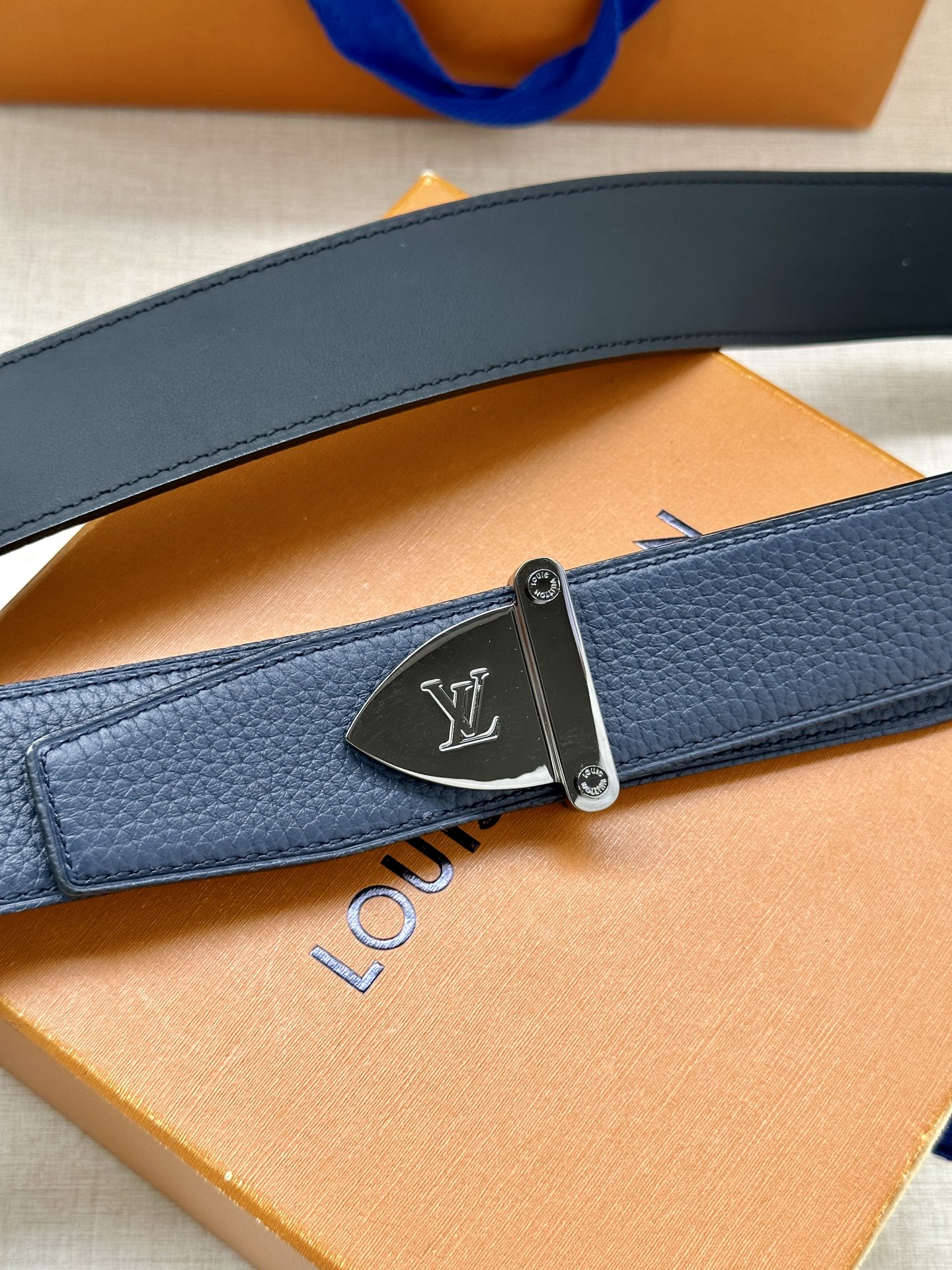 LV 原單男士皮帶 深藍色銀扣簡約款｜歐美奢侈品精品推薦