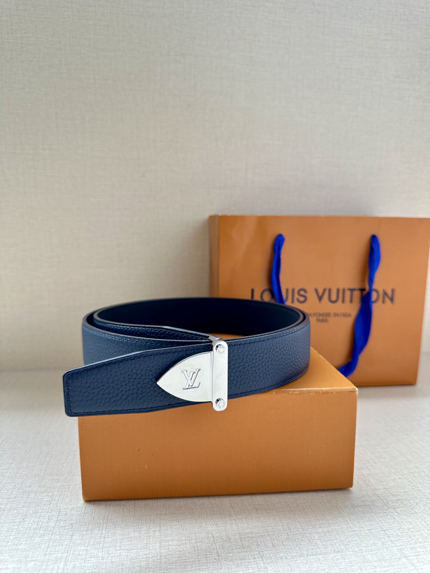 LV 原單男士皮帶 深藍色銀扣簡約款｜歐美奢侈品精品推薦