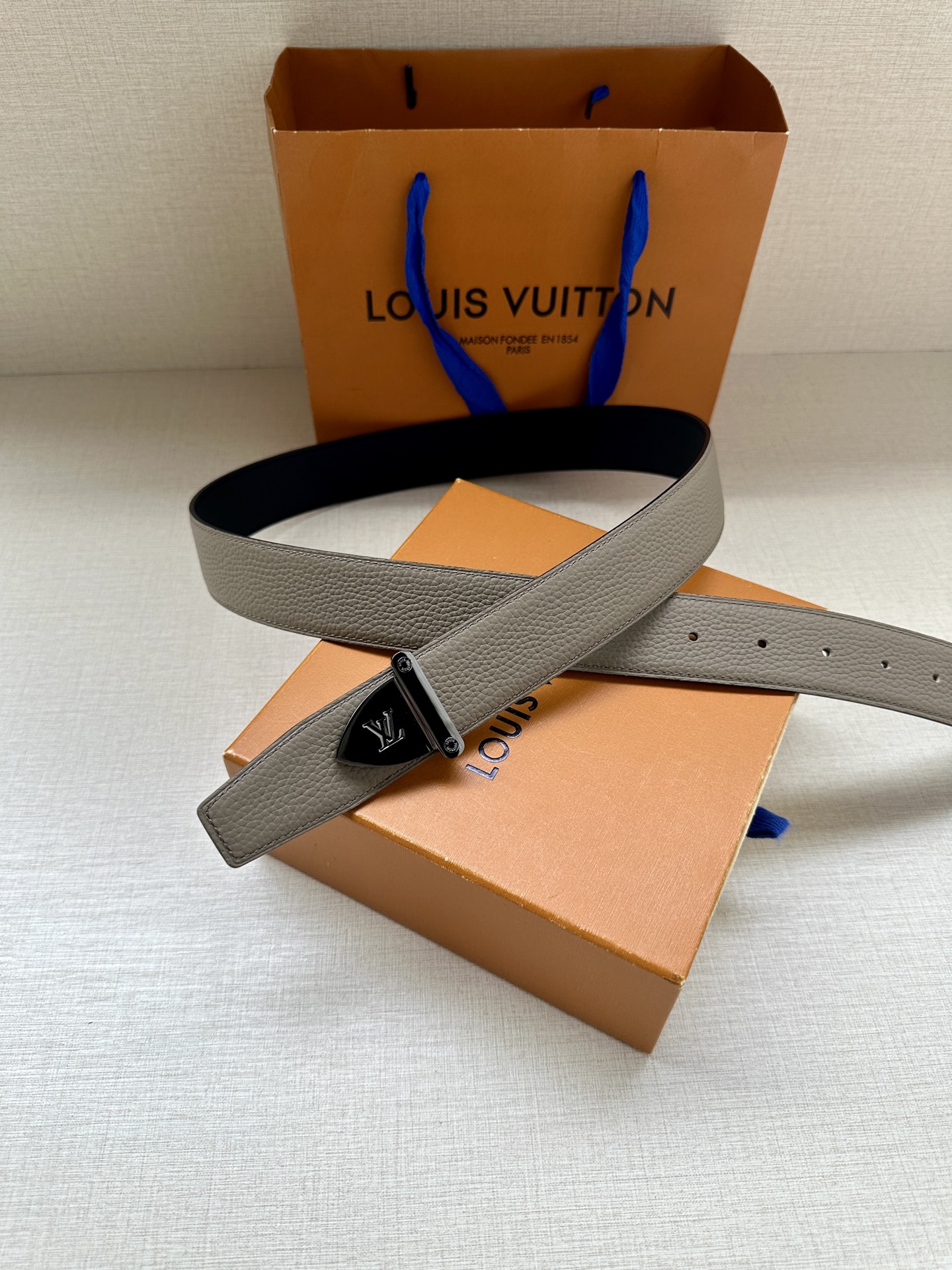 LV 高仿男士皮帶 灰棕色銀扣百搭款｜歐美奢侈品精品推薦
