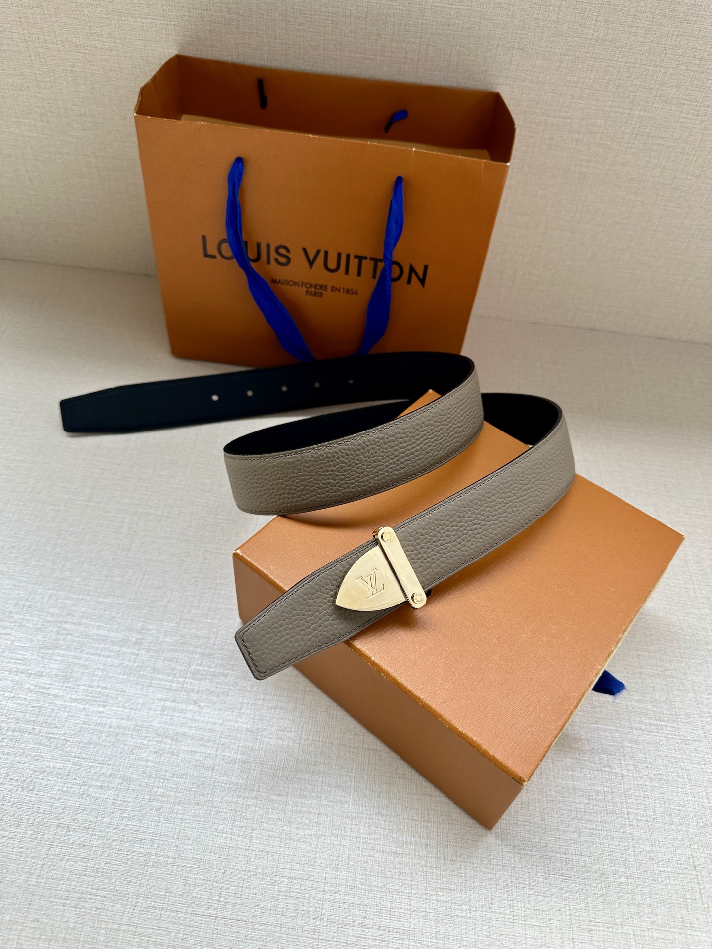 LV 高仿男士皮帶 灰棕色銀扣百搭款｜歐美奢侈品精品推薦