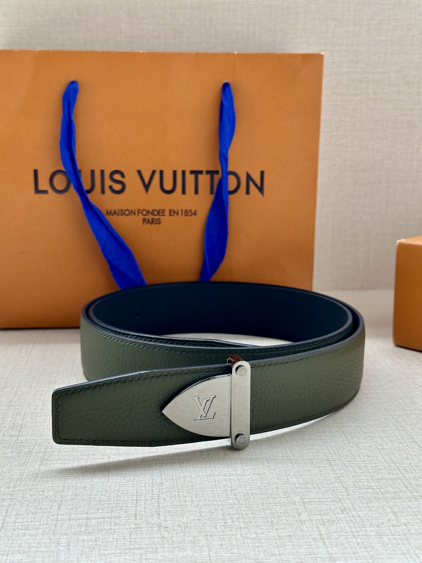 LV 一比一男士皮帶 綠色牛皮金扣沉穩款｜歐美奢侈品精品推薦
