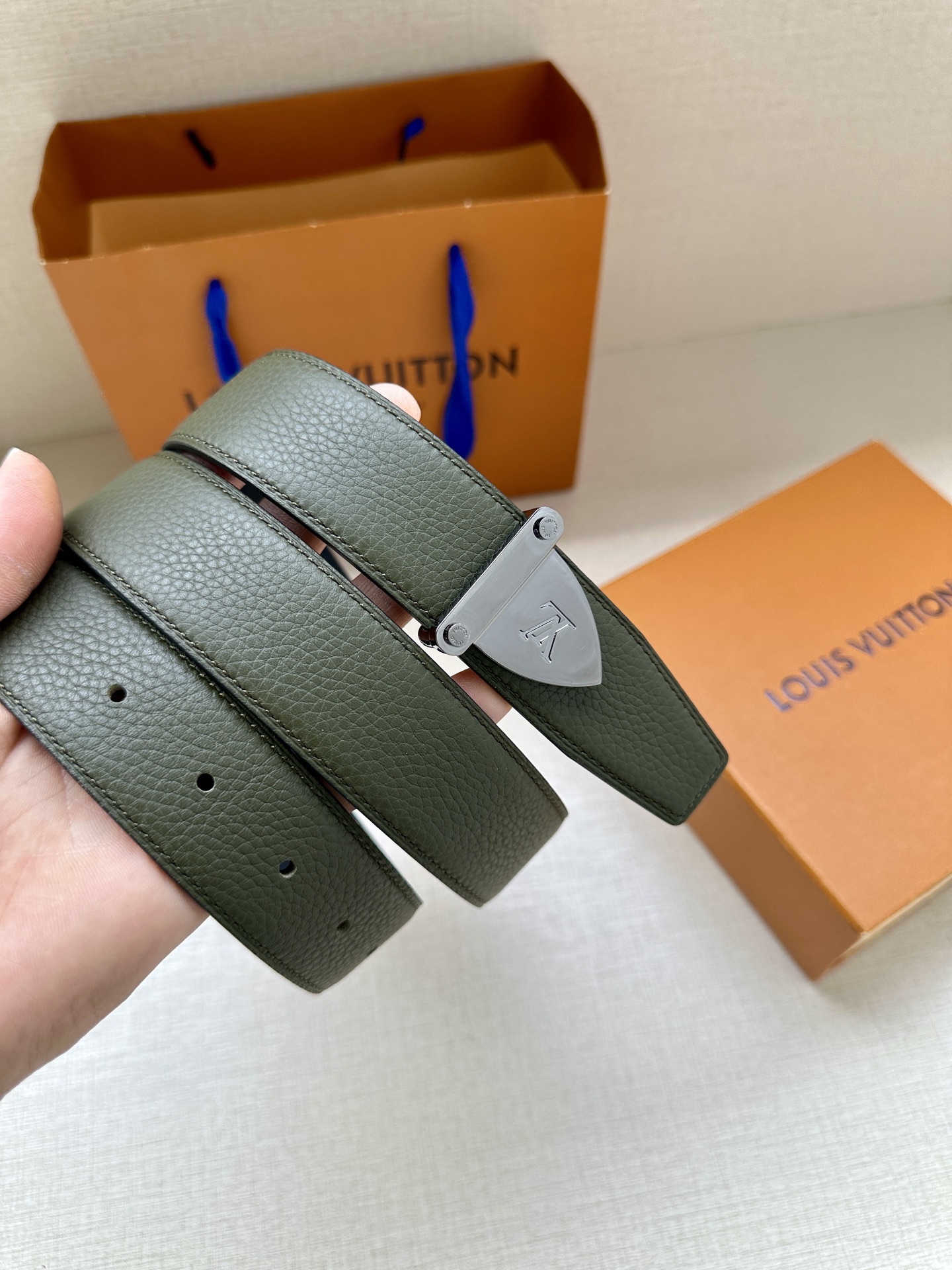 LV 一比一男士皮帶 綠色牛皮金扣沉穩款｜歐美奢侈品精品推薦