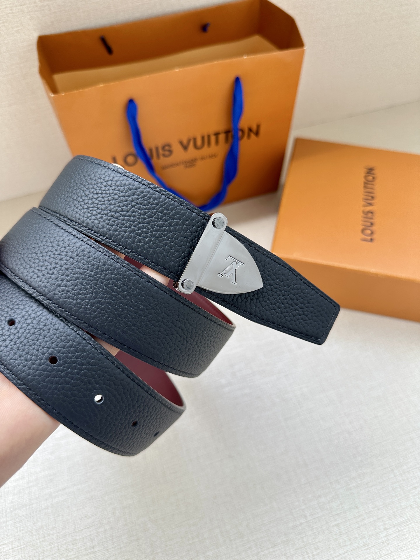 LV 一比一男士皮帶 黑藍雙色銀扣設計｜歐美奢侈品精品推薦