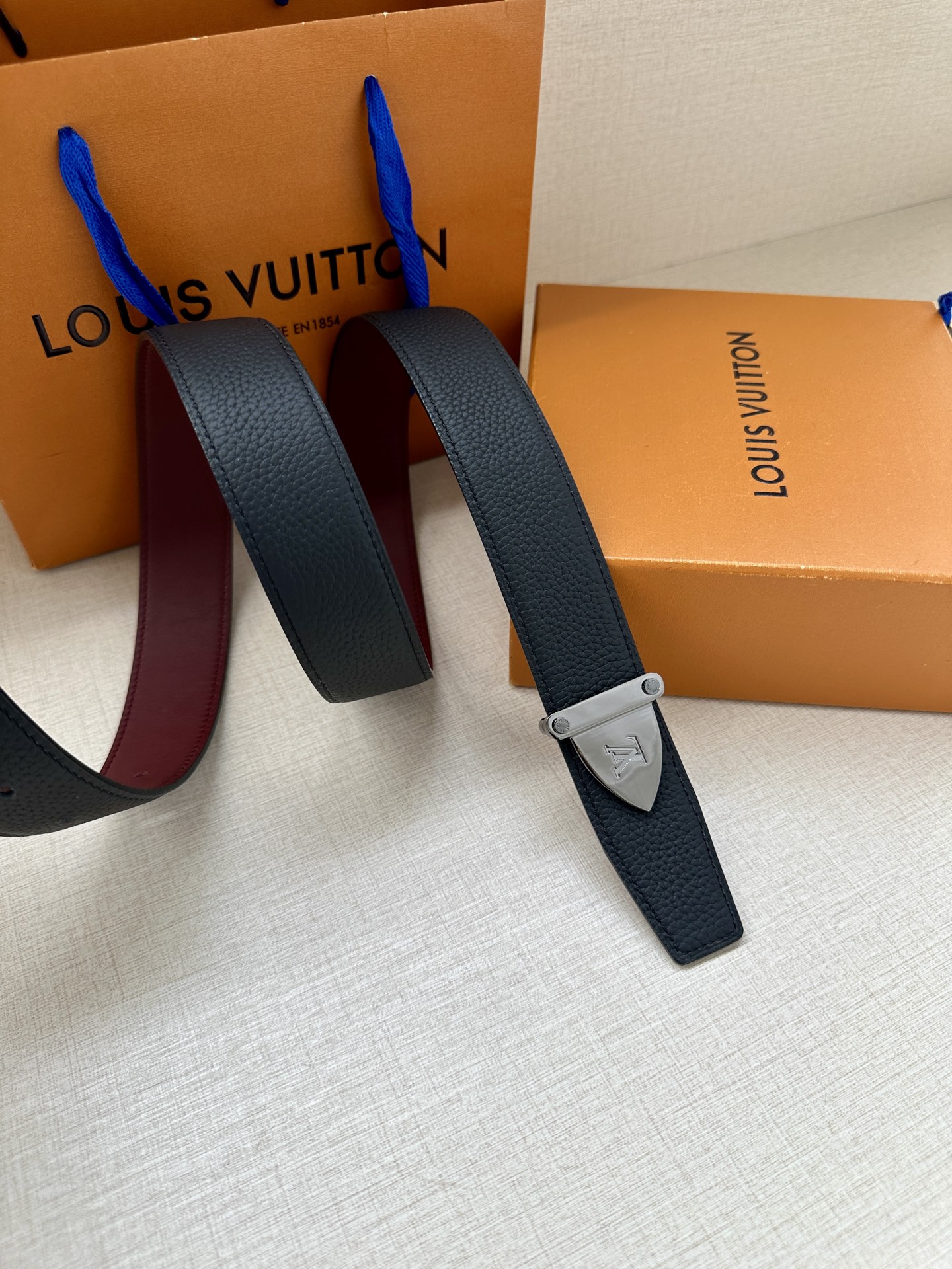 LV 一比一男士皮帶 黑藍雙色銀扣設計｜歐美奢侈品精品推薦