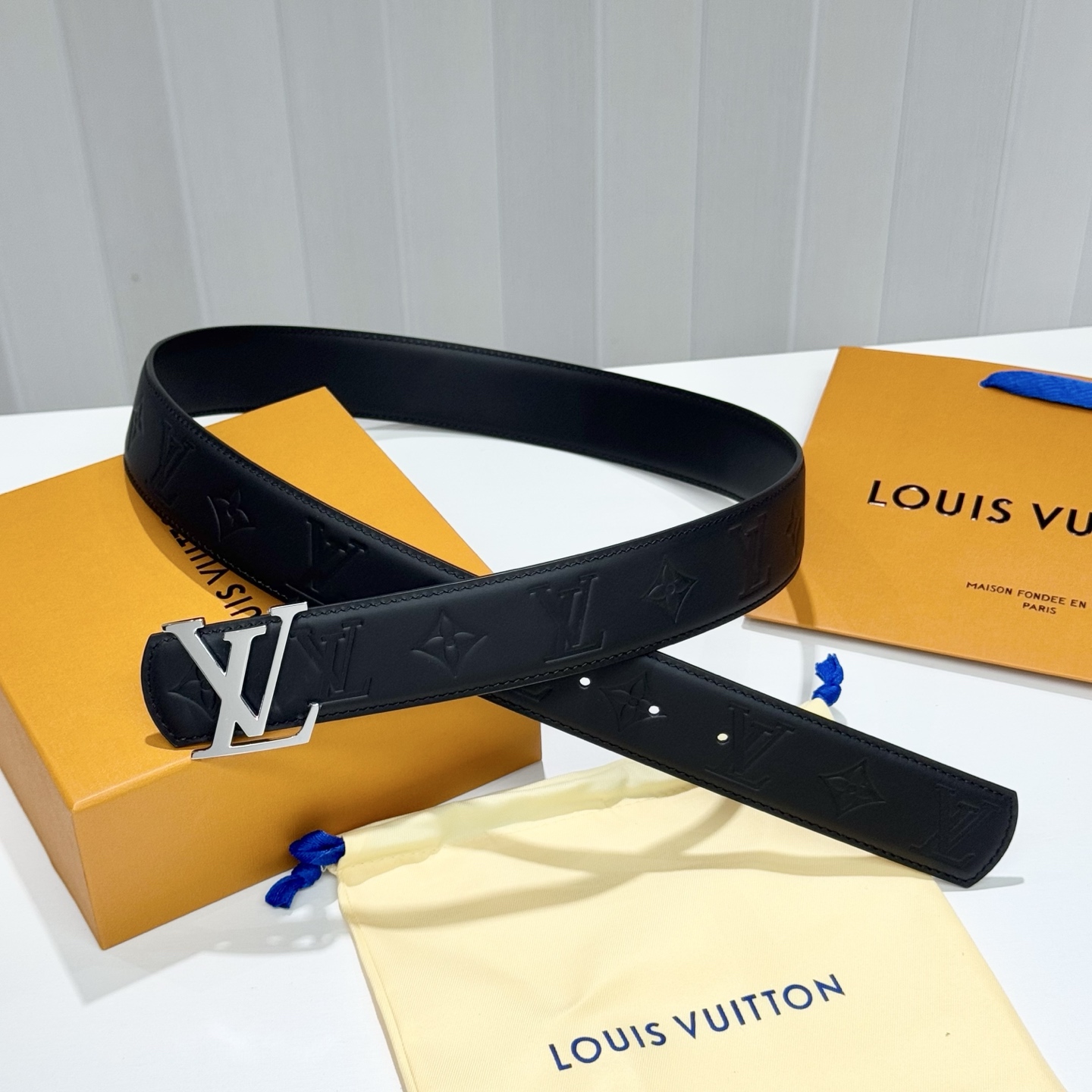 LV 高仿黑色壓花皮帶 經典銀扣｜歐美奢侈品精品推薦