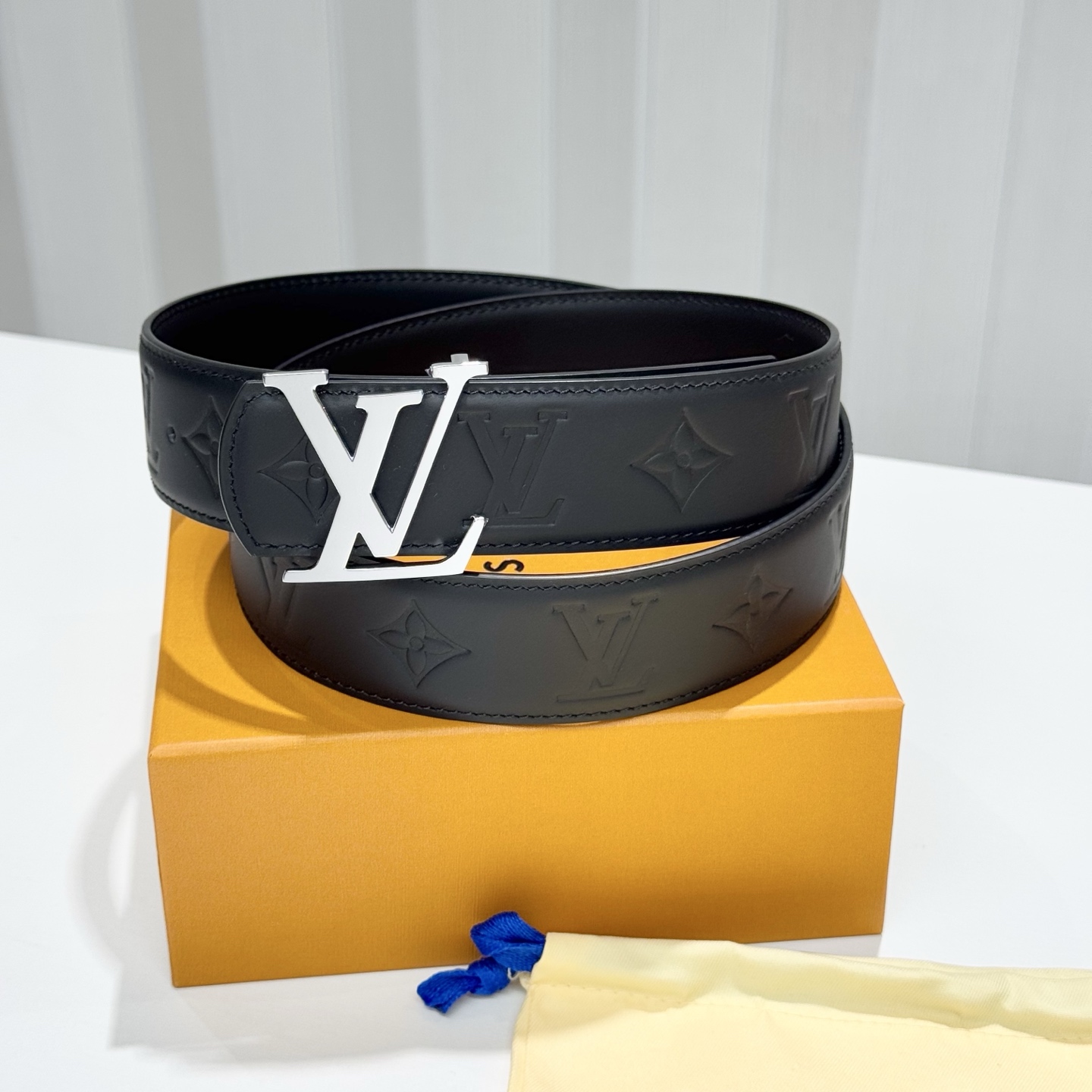 LV 高仿黑色壓花皮帶 經典銀扣｜歐美奢侈品精品推薦
