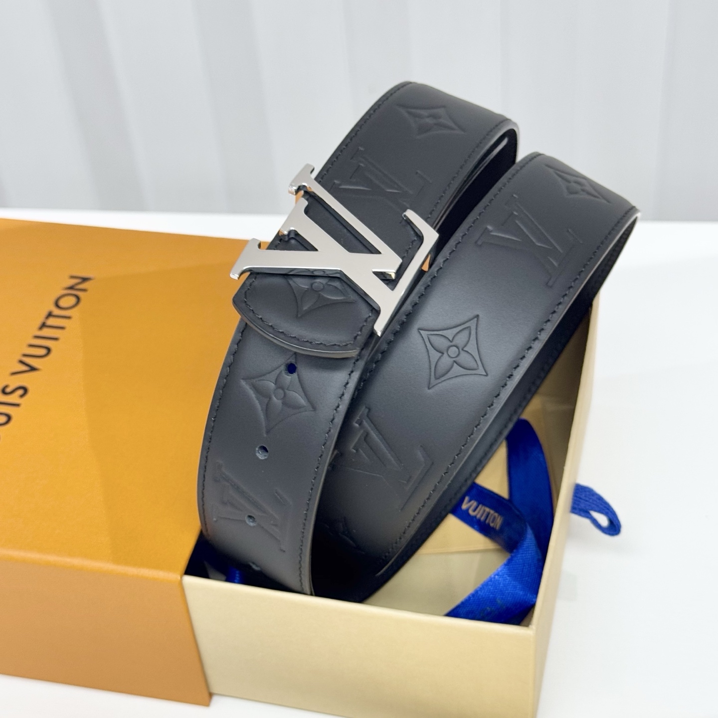 LV 高仿黑色壓花皮帶 經典銀扣｜歐美奢侈品精品推薦