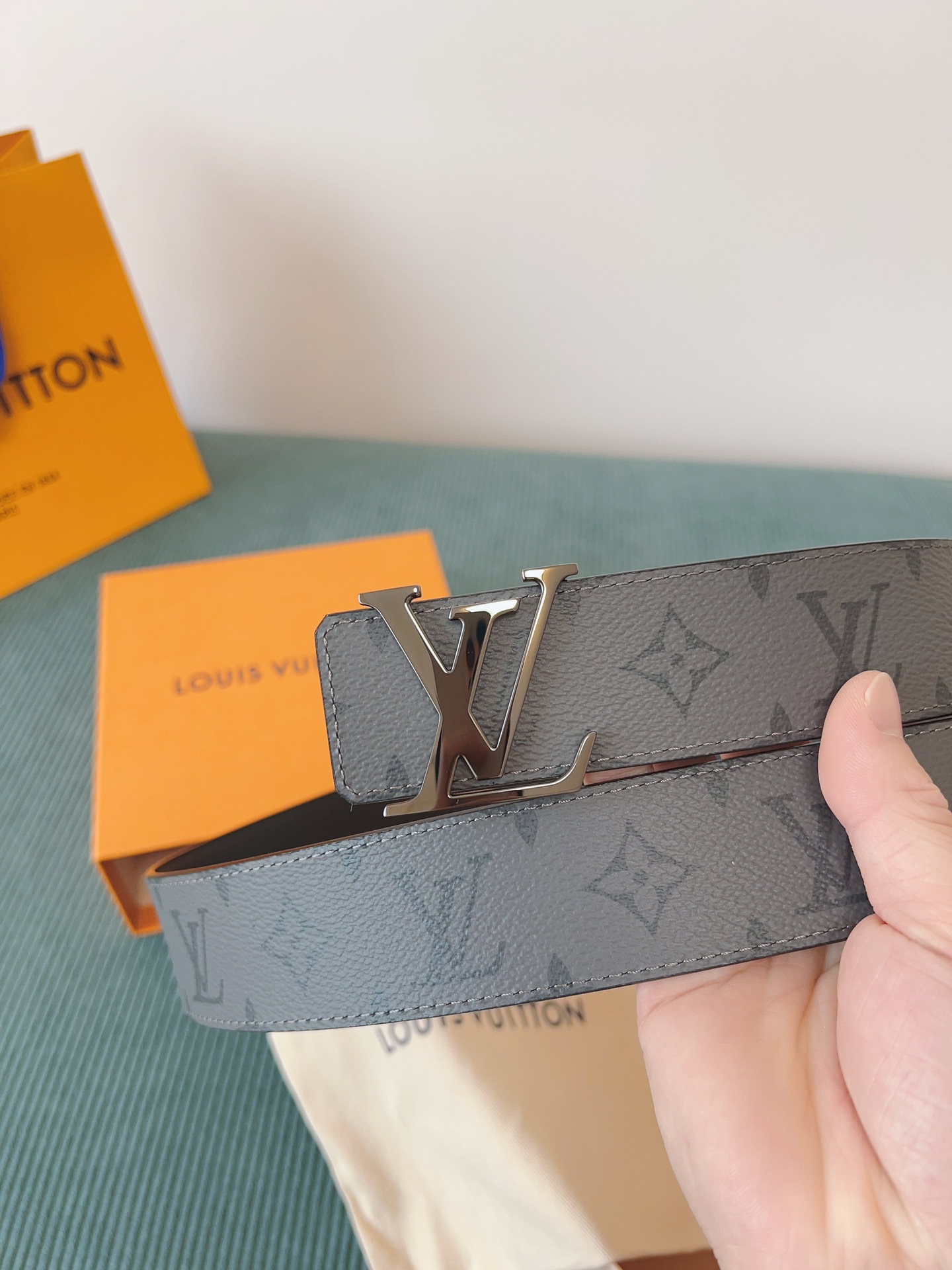 LV 原單 Monogram灰色皮帶 銀扣｜歐美奢侈品精品推薦