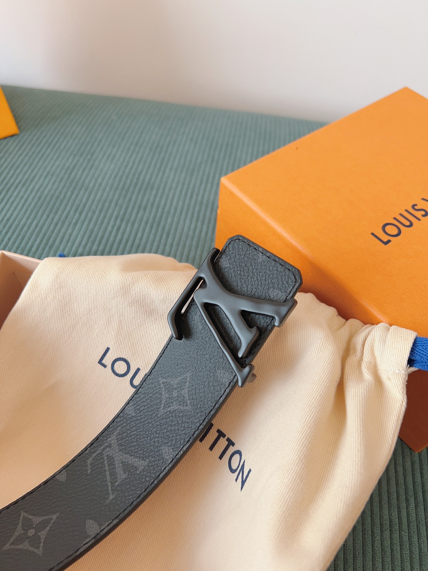 LV 一比一 Monogram灰黑皮帶 紅色內裡 黑扣｜歐美奢侈品精品推薦