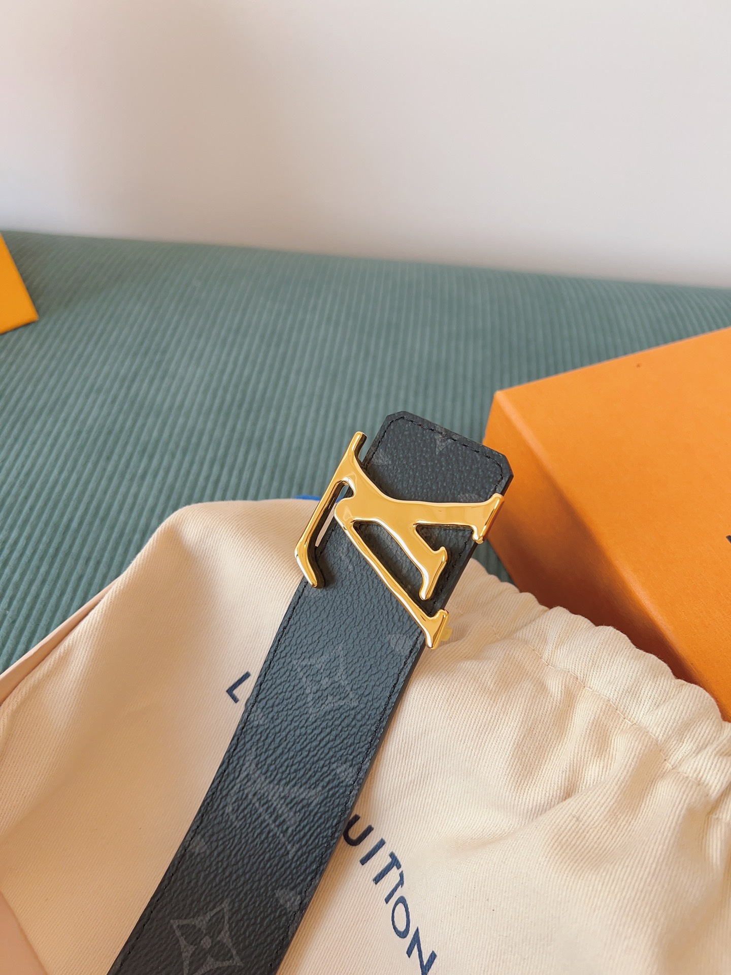 LV 原單 Monogram灰黑皮帶 紅色內裡 金扣｜歐美奢侈品精品推薦
