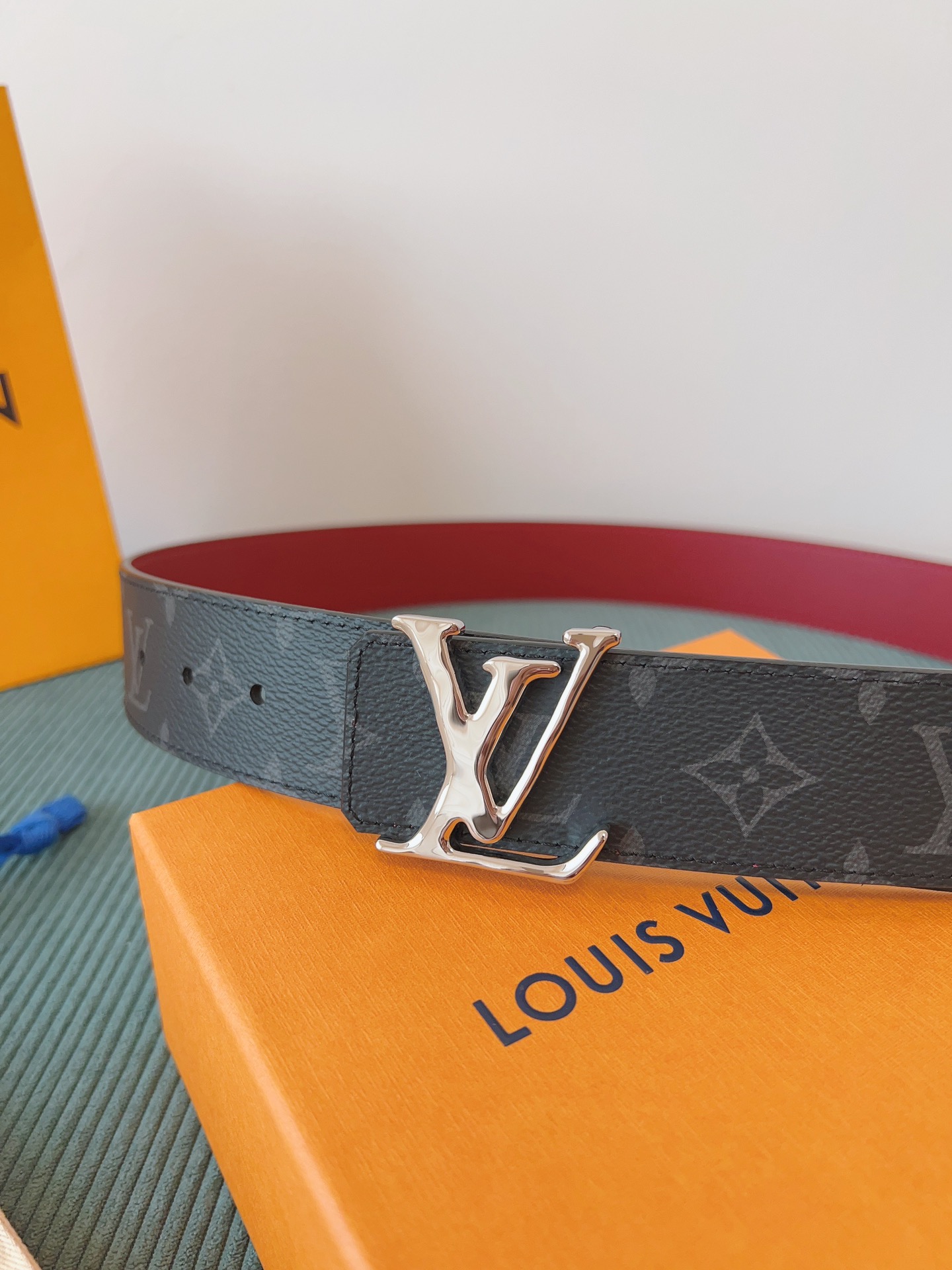 LV 一比一 Monogram灰黑皮帶 紅色內裡 銀扣｜歐美奢侈品精品推薦