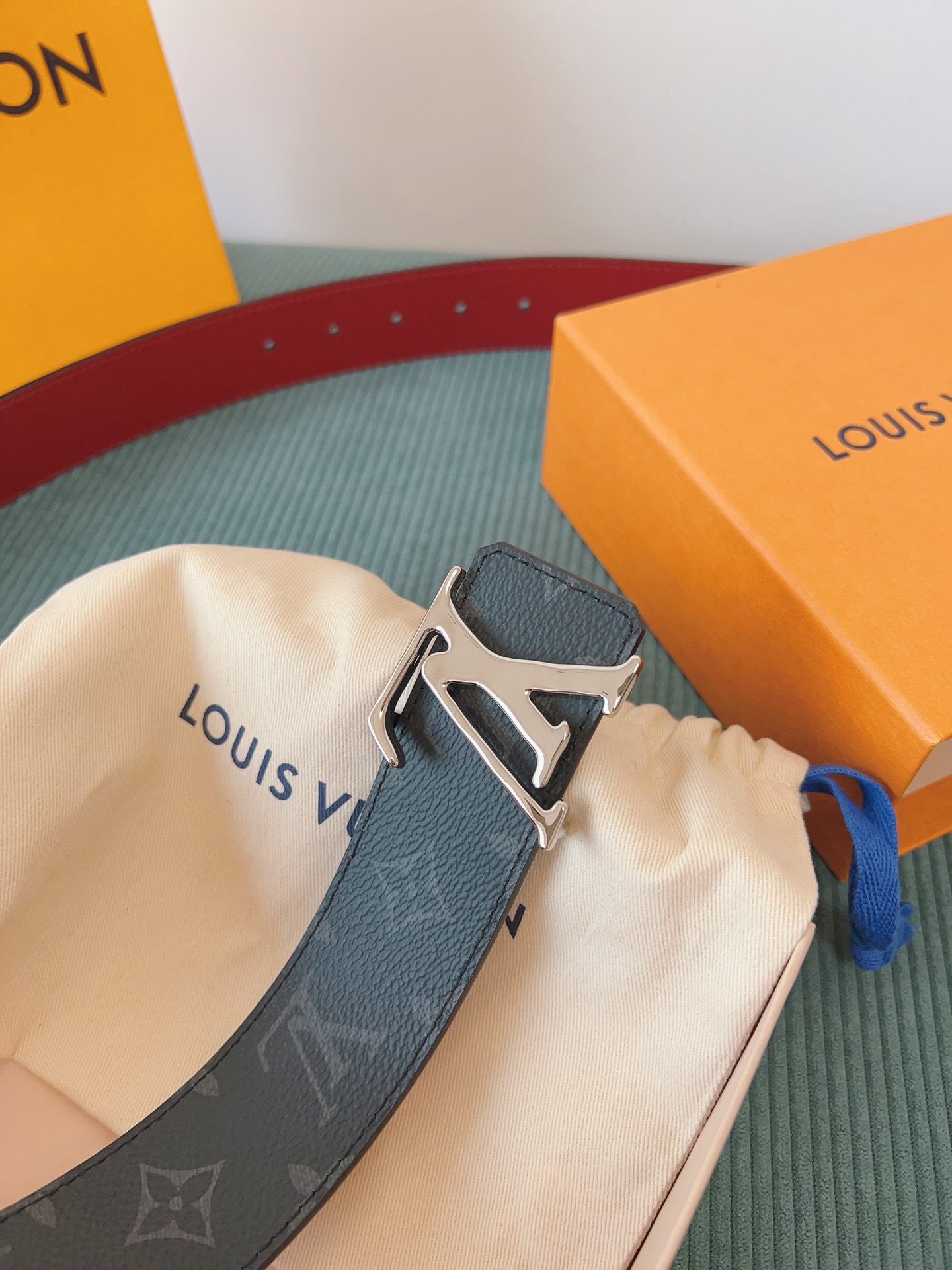 LV 一比一 Monogram灰黑皮帶 紅色內裡 銀扣｜歐美奢侈品精品推薦