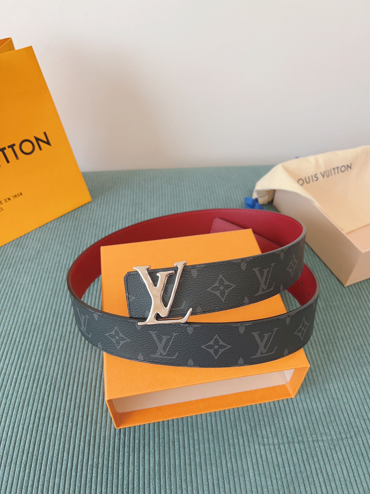 LV 一比一 Monogram灰黑皮帶 紅色內裡 銀扣｜歐美奢侈品精品推薦