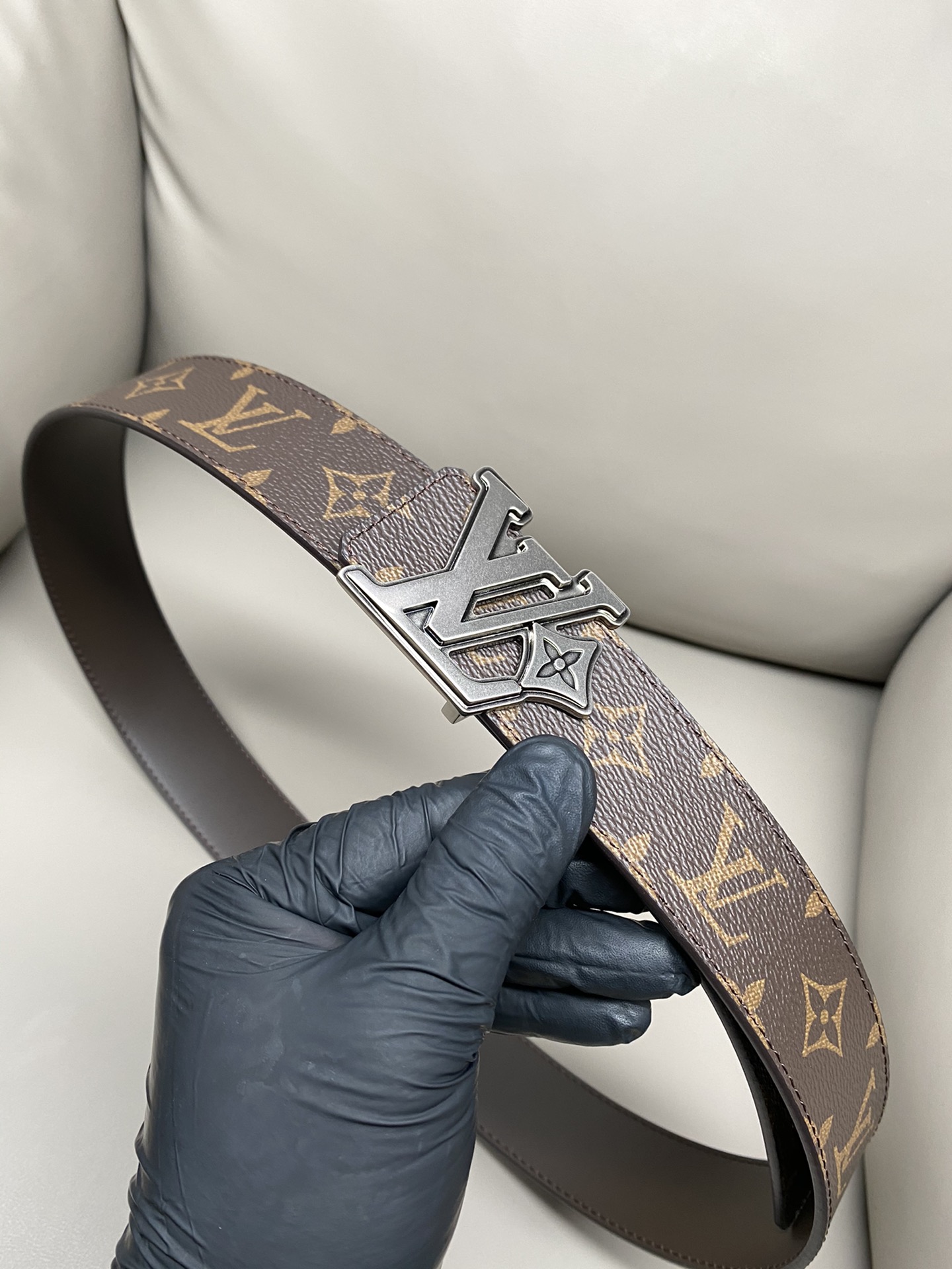 LV 一比一 Monogram 經典皮帶 灰銀扣款｜歐美奢侈品精品推薦