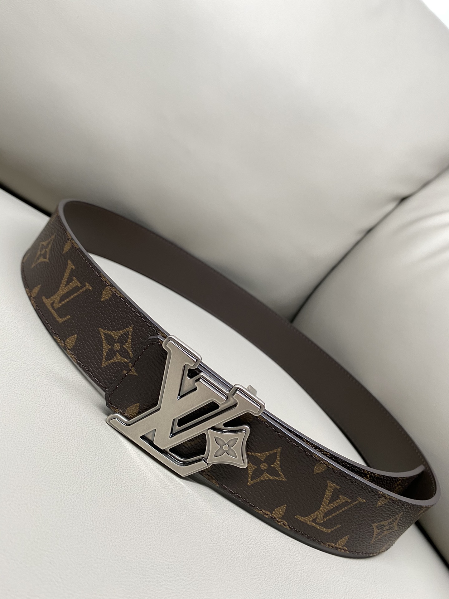 LV 一比一 Monogram 經典皮帶 灰銀扣款｜歐美奢侈品精品推薦