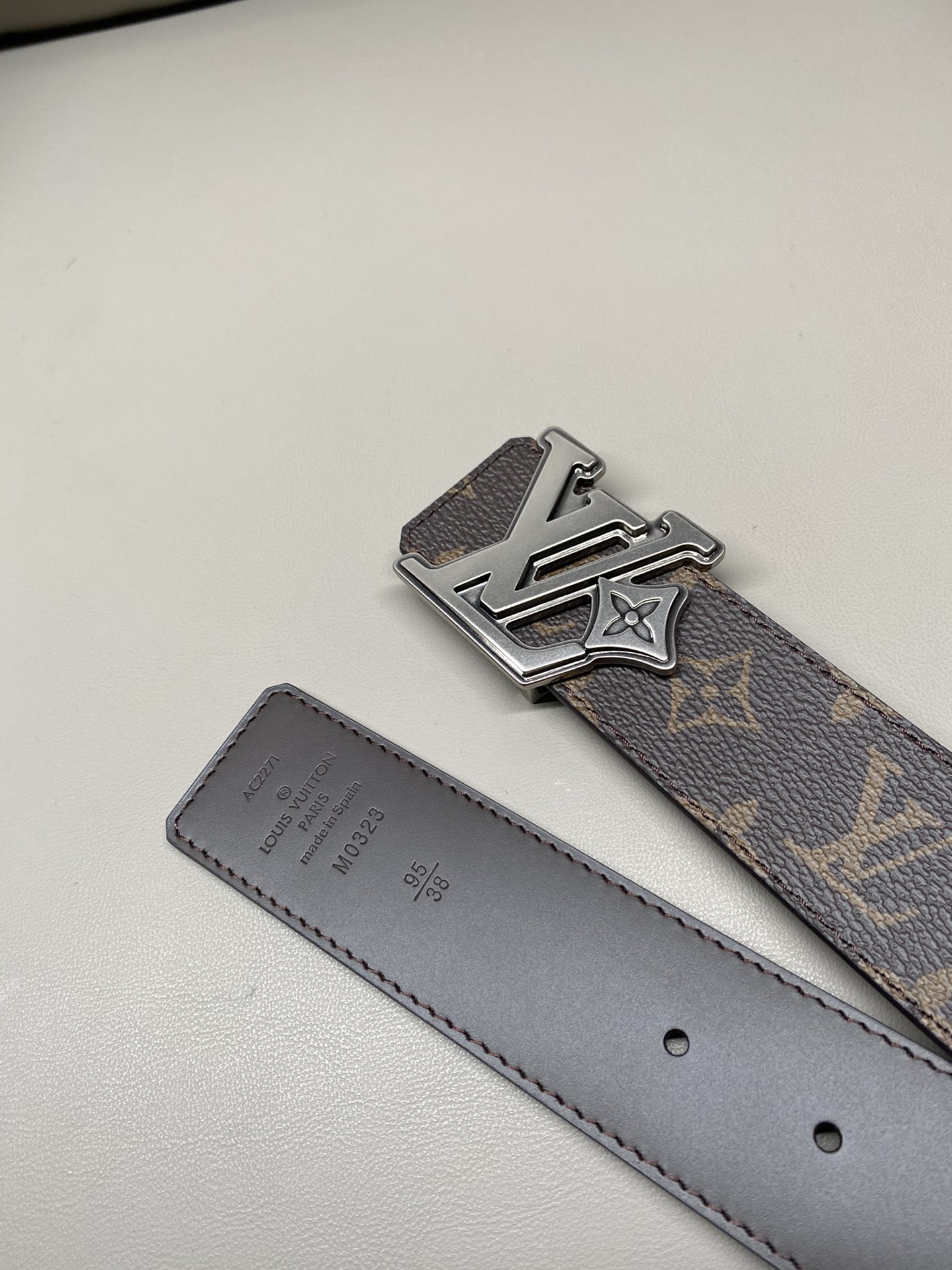 LV 一比一 Monogram 經典皮帶 灰銀扣款｜歐美奢侈品精品推薦