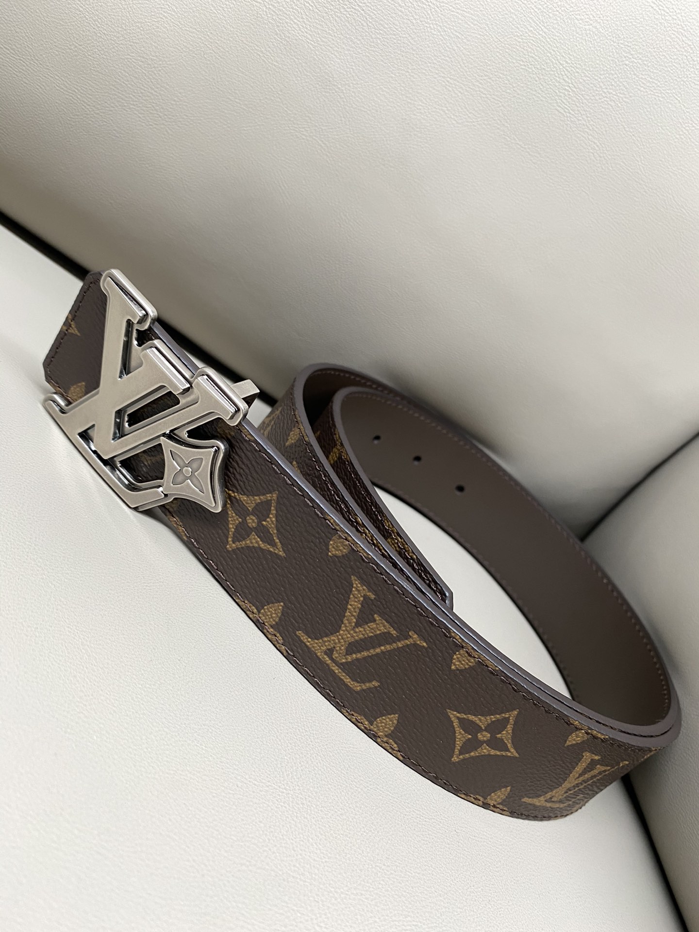 LV 一比一 Monogram 經典皮帶 灰銀扣款｜歐美奢侈品精品推薦