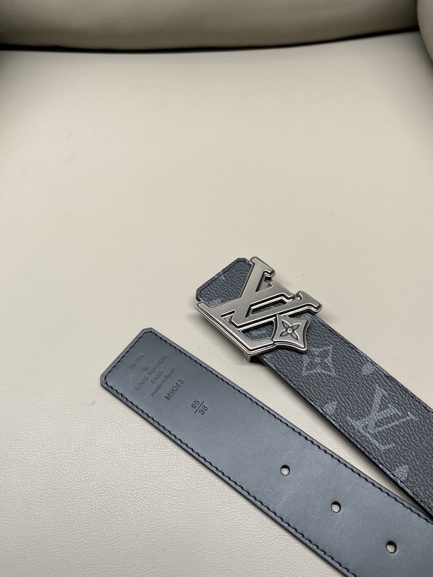 LV 高仿 Monogram 灰色腰帶 黑銀扣頭｜歐美奢侈品精品推薦
