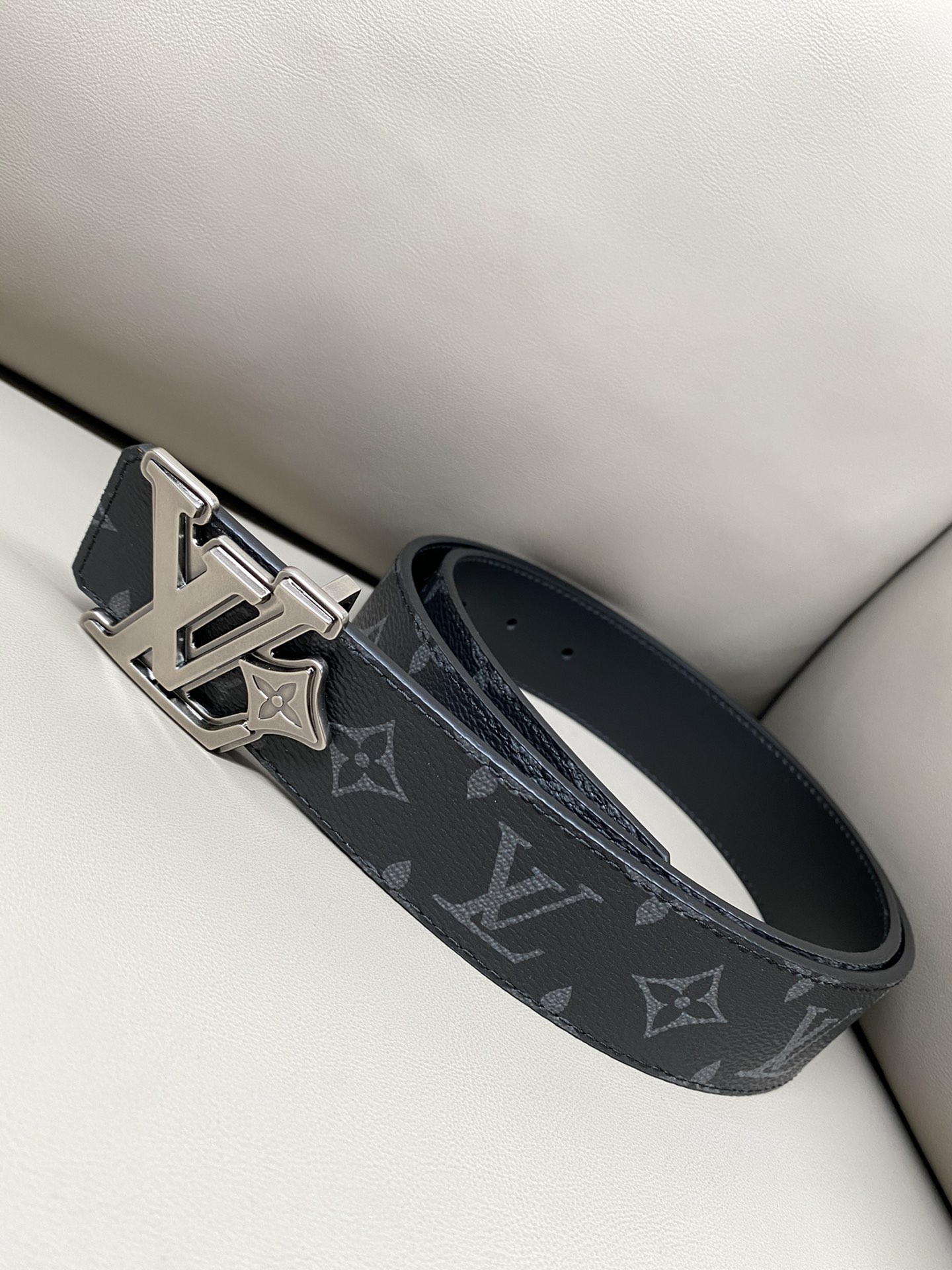 LV 高仿 Monogram 灰色腰帶 黑銀扣頭｜歐美奢侈品精品推薦