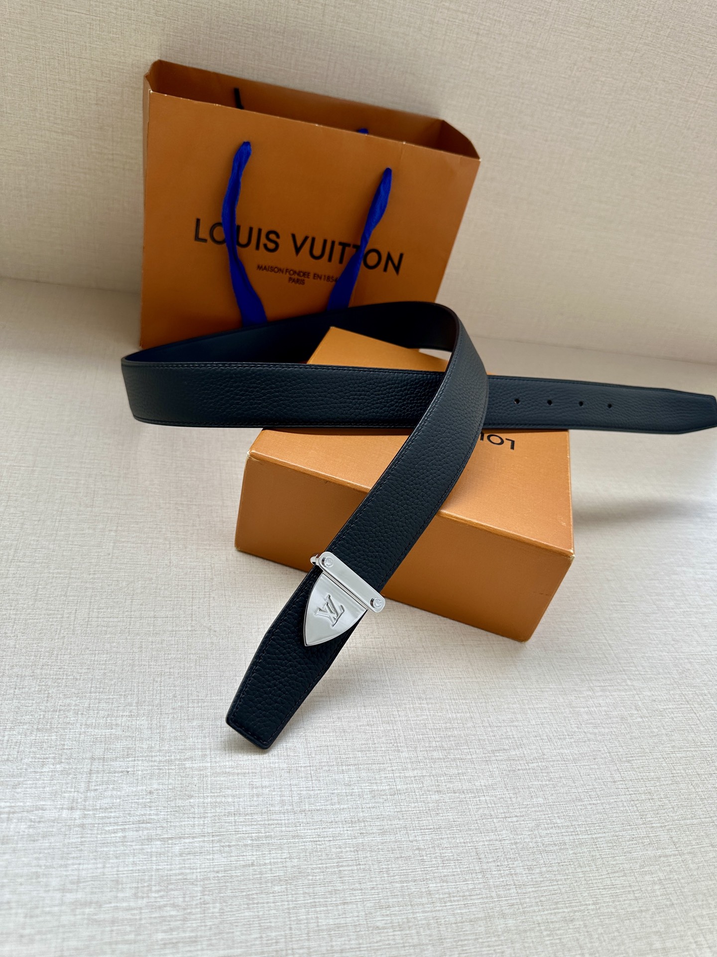 LV 高仿皮帶 經典銀扣設計 商務百搭款｜歐美奢侈品精品推薦