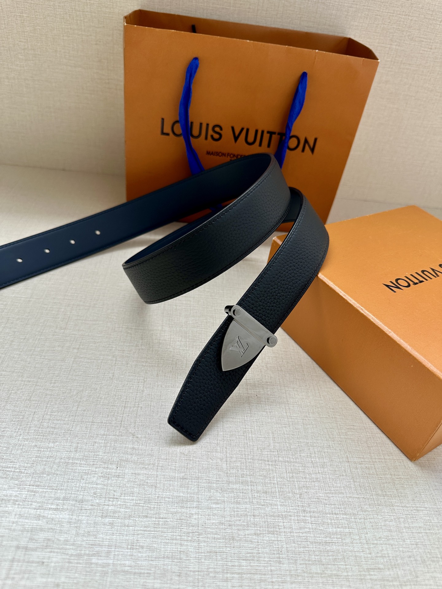LV 高仿皮帶 經典銀扣設計 商務百搭款｜歐美奢侈品精品推薦