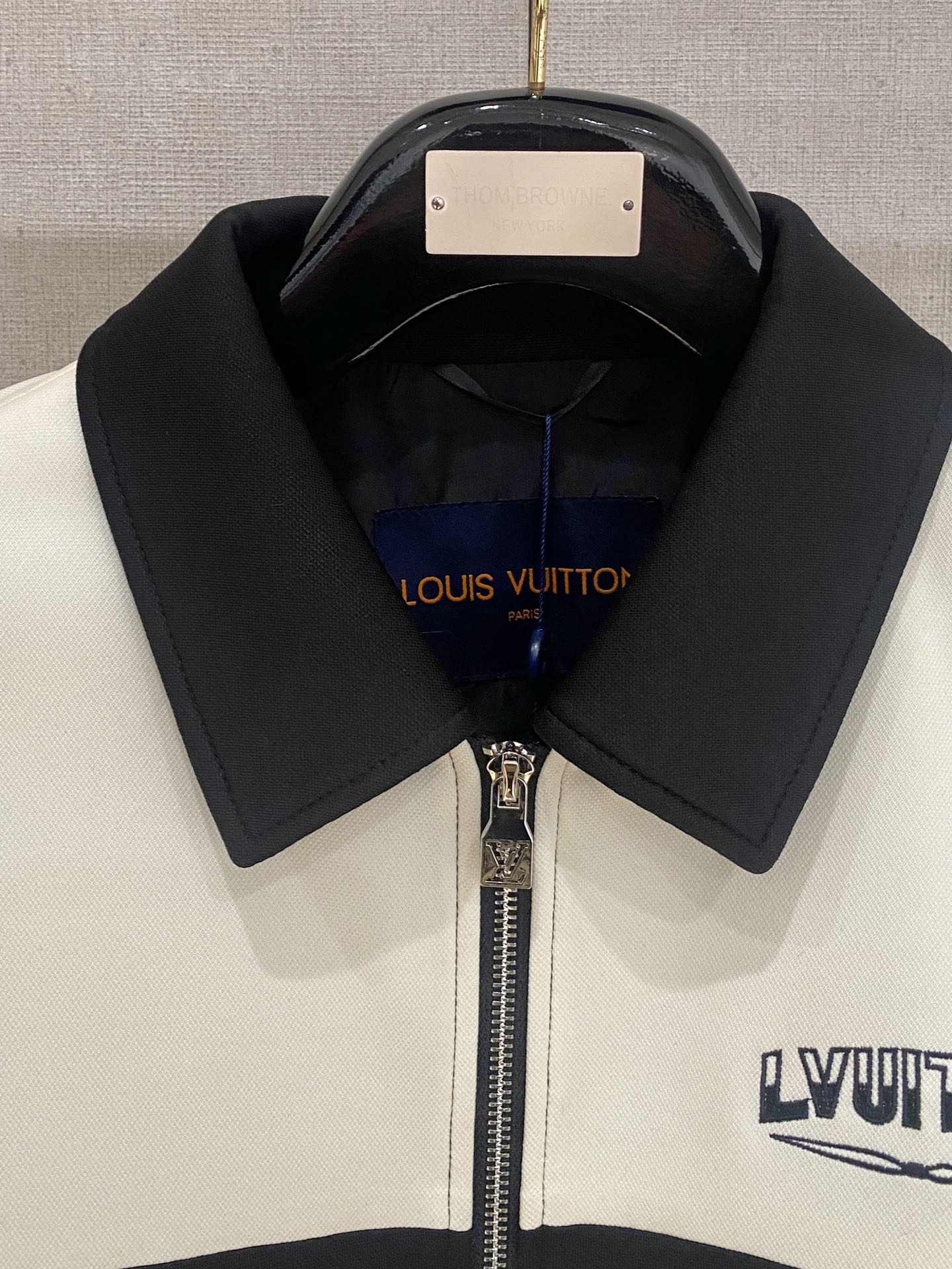 LV 高仿黑白拼接外套 男士休閒拉鍊款｜歐美奢侈品精品推薦