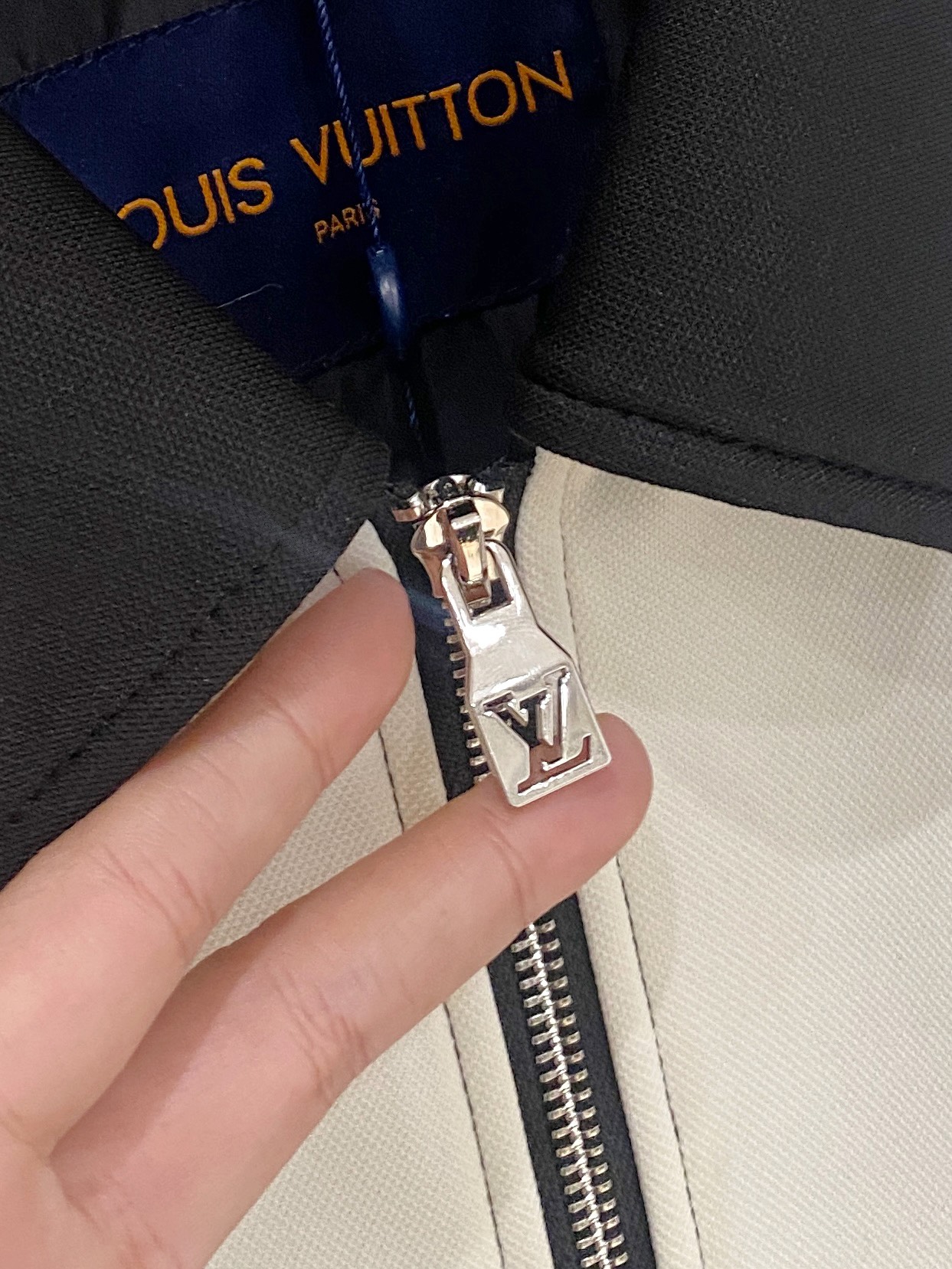 LV 高仿黑白拼接外套 男士休閒拉鍊款｜歐美奢侈品精品推薦