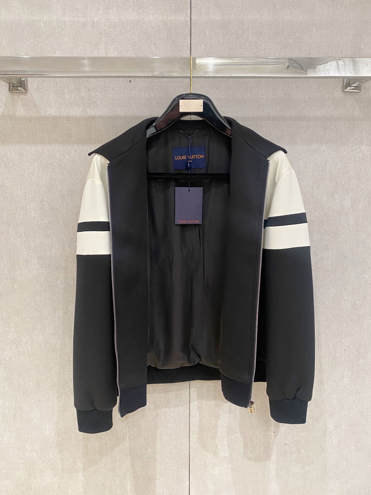 LV 高仿黑白拼接外套 男士休閒拉鍊款｜歐美奢侈品精品推薦