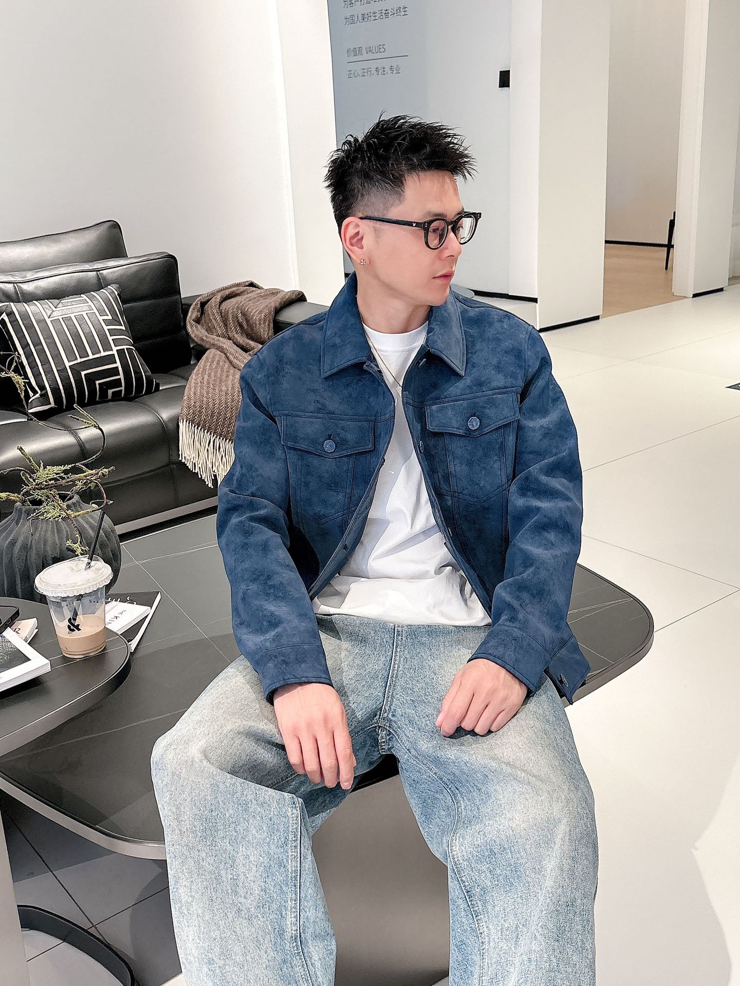 LV 高仿深藍麂皮牛仔外套 男士上身實拍款｜歐美奢侈品精品推薦