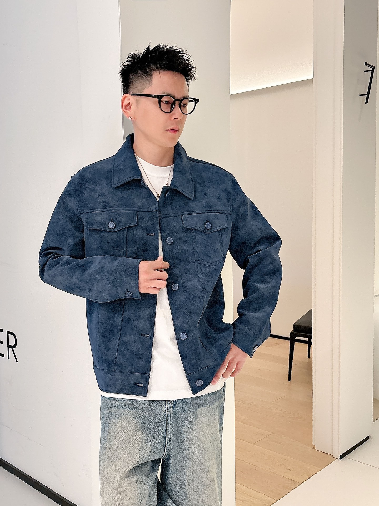 LV 高仿深藍麂皮牛仔外套 男士上身實拍款｜歐美奢侈品精品推薦