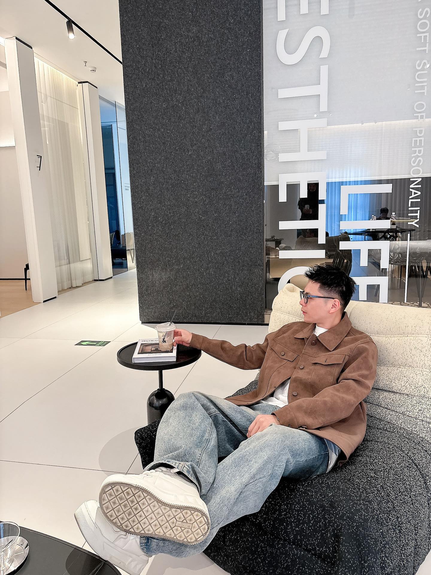 LV 高仿棕色麂皮牛仔外套 男士上身實拍款｜歐美奢侈品精品推薦