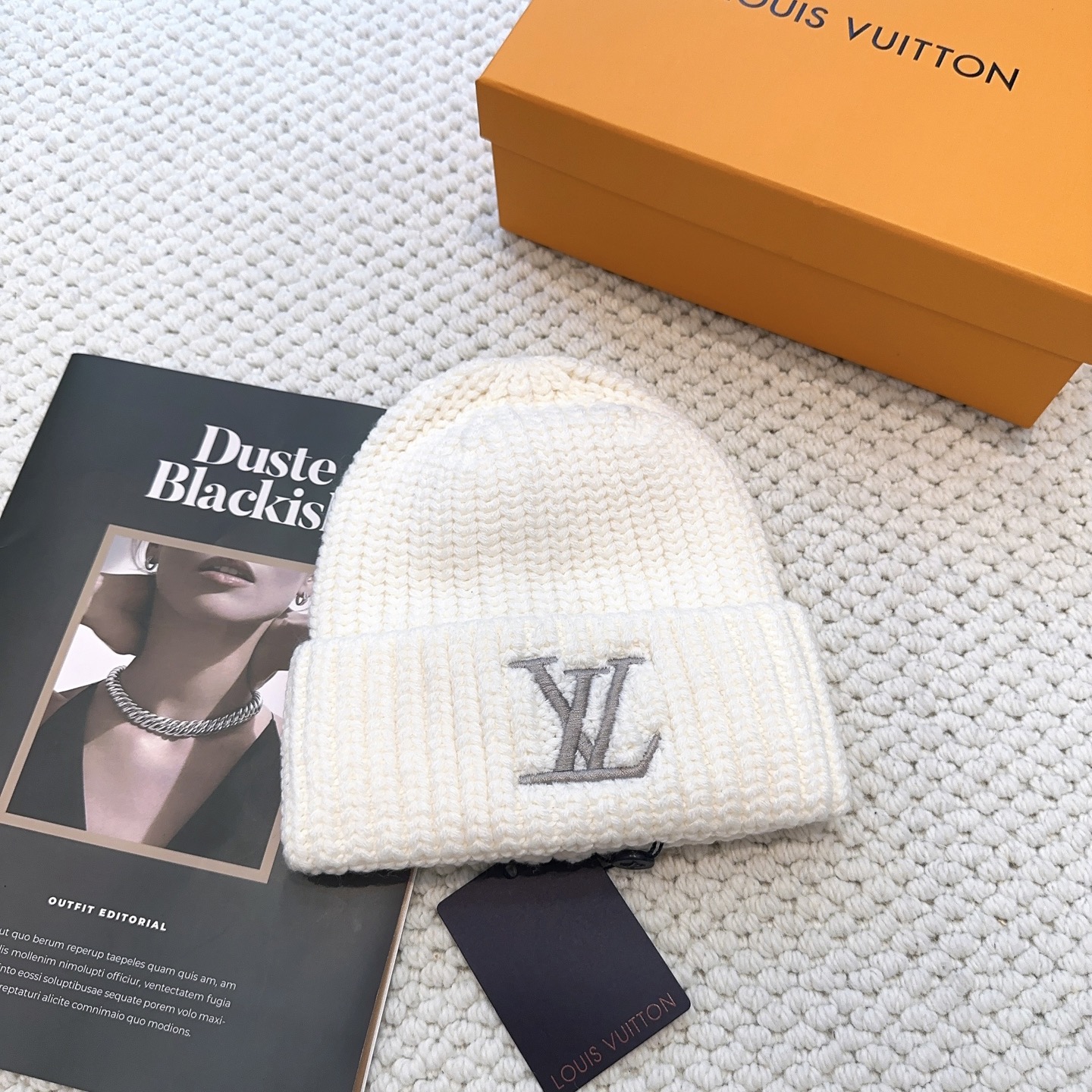 LV 高仿針織毛帽 白色刺繡Logo百搭款｜歐美奢侈品精品推薦