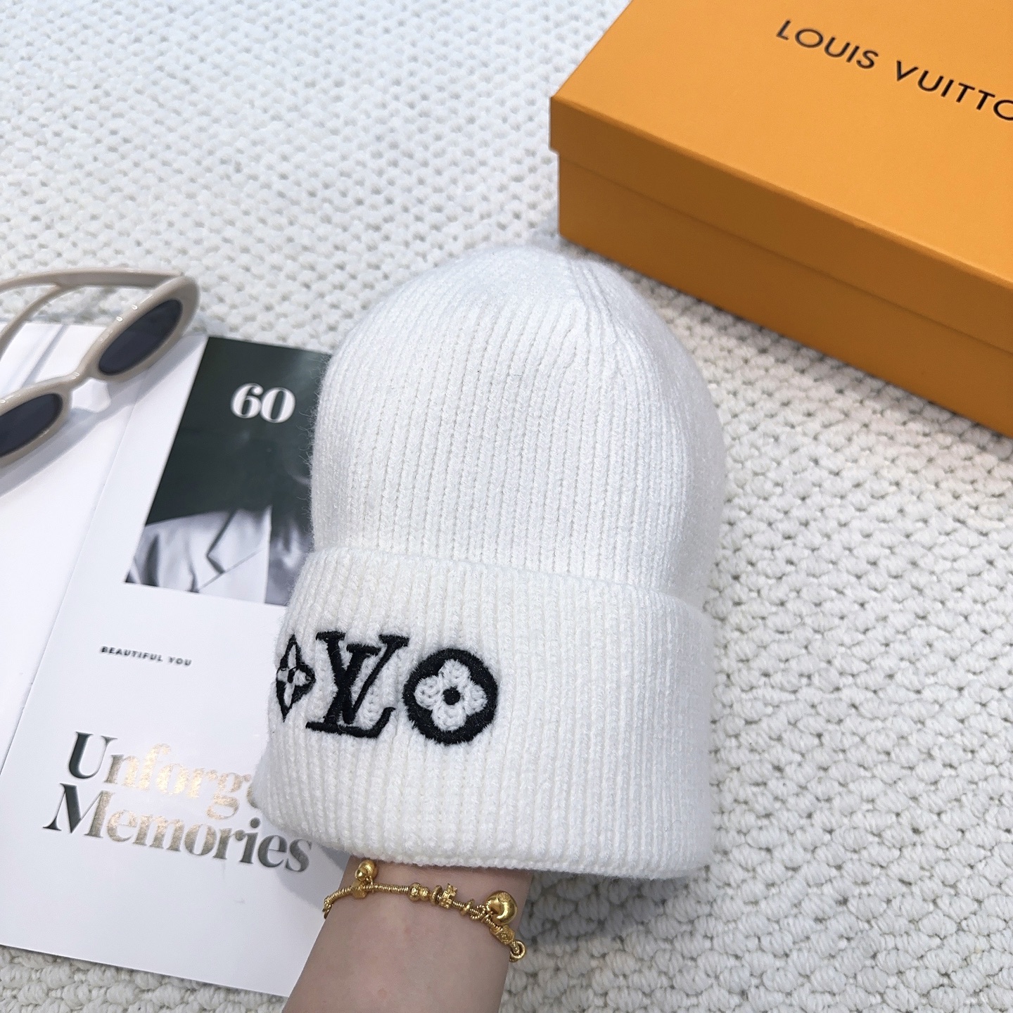 LV 高仿針織毛帽 白色Logo刺繡秋冬保暖百搭｜歐美奢侈品精品推薦