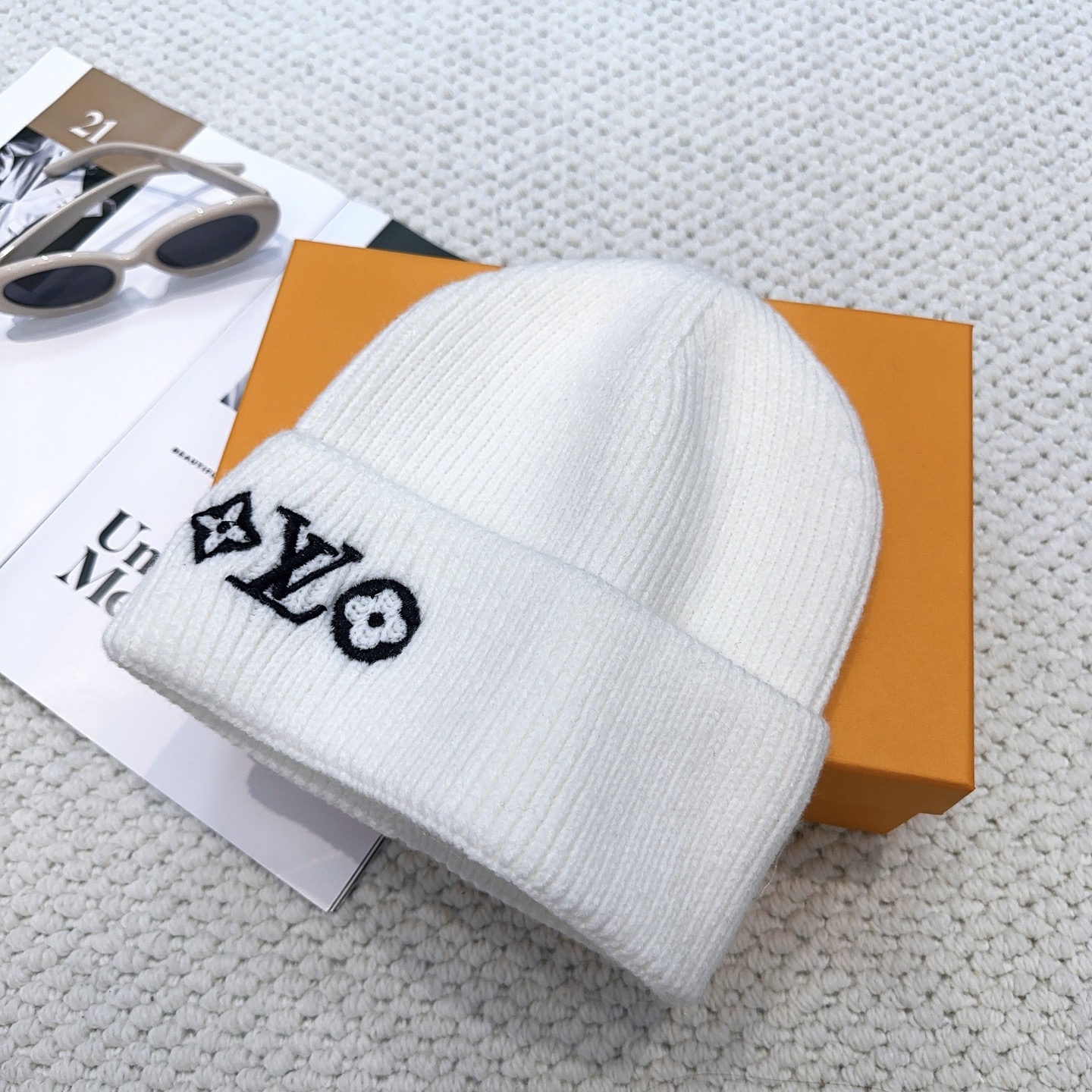 LV 高仿針織毛帽 白色Logo刺繡秋冬保暖百搭｜歐美奢侈品精品推薦