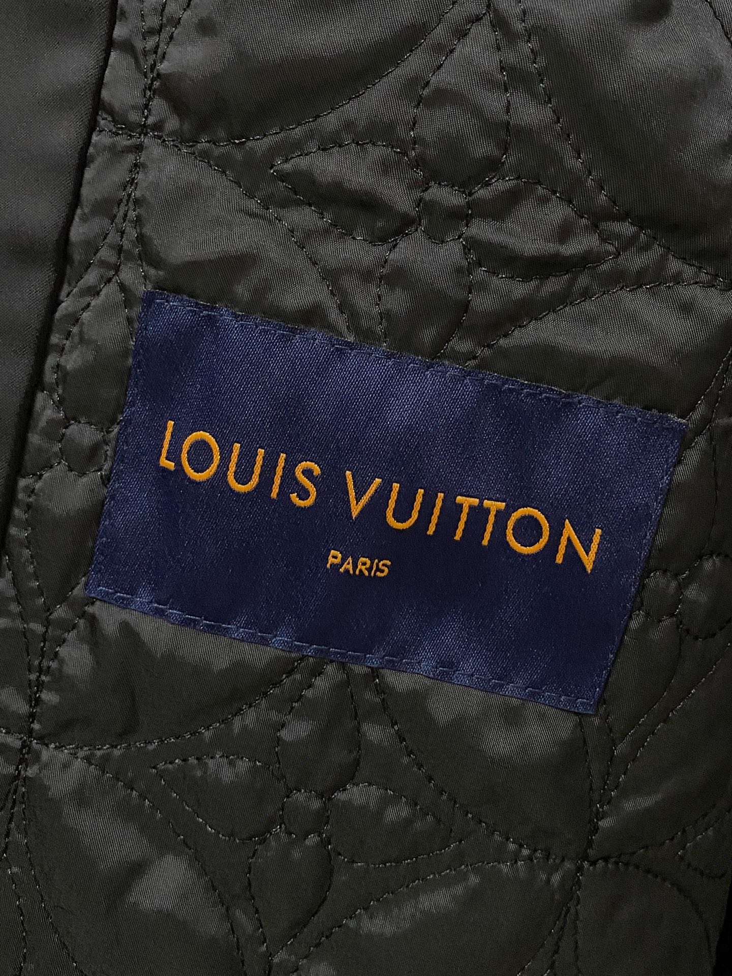 LV 一比一黑色外套 男士字母刺繡拼接設計｜歐美奢侈品精品推薦
