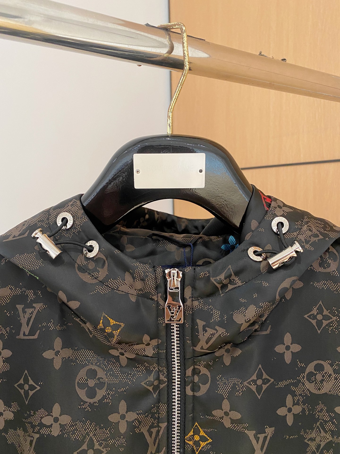 LV 原單連帽外套 黑色滿版彩色花紋設計｜歐美奢侈品精品推薦