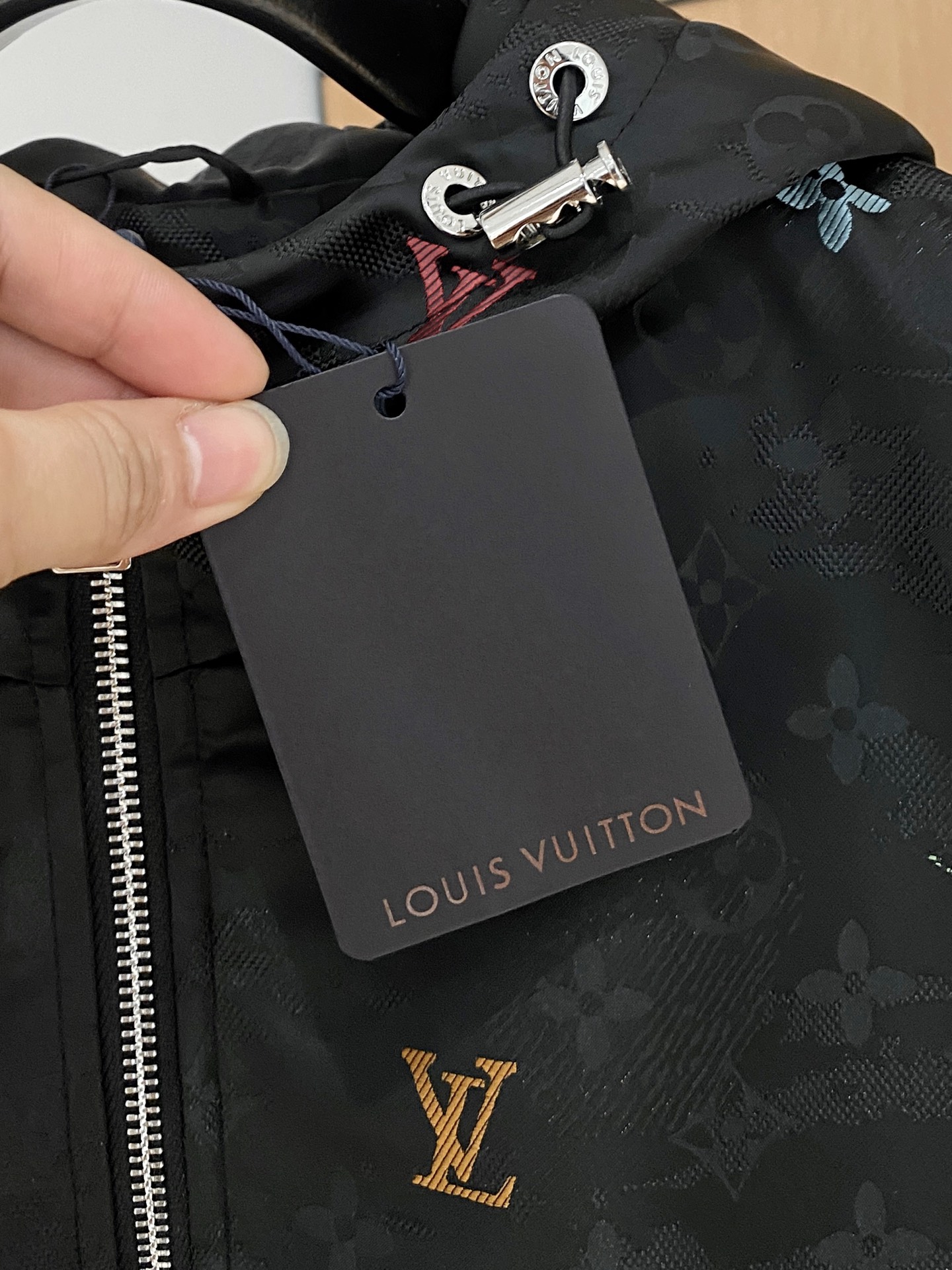 LV A貨連帽外套 黑色彩色Monogram防風款｜歐美奢侈品精品推薦