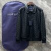LV 高仿黑色外套 Monogram壓紋時尚款｜歐美奢侈品精品推薦