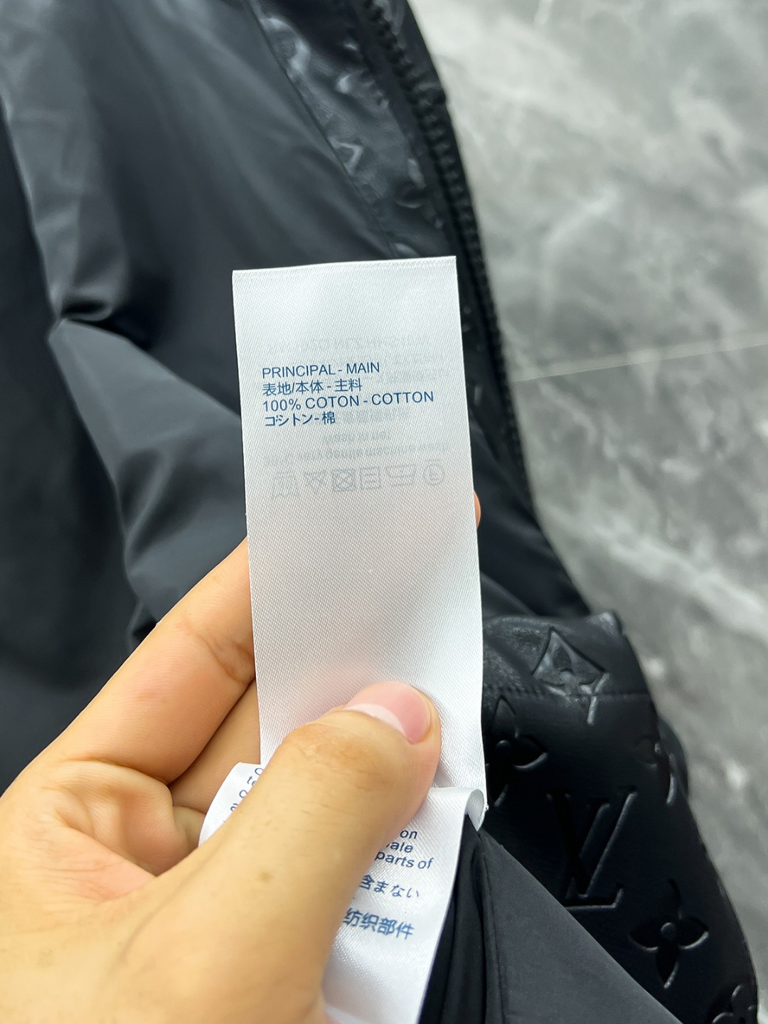 LV 高仿黑色外套 Monogram壓紋時尚款｜歐美奢侈品精品推薦