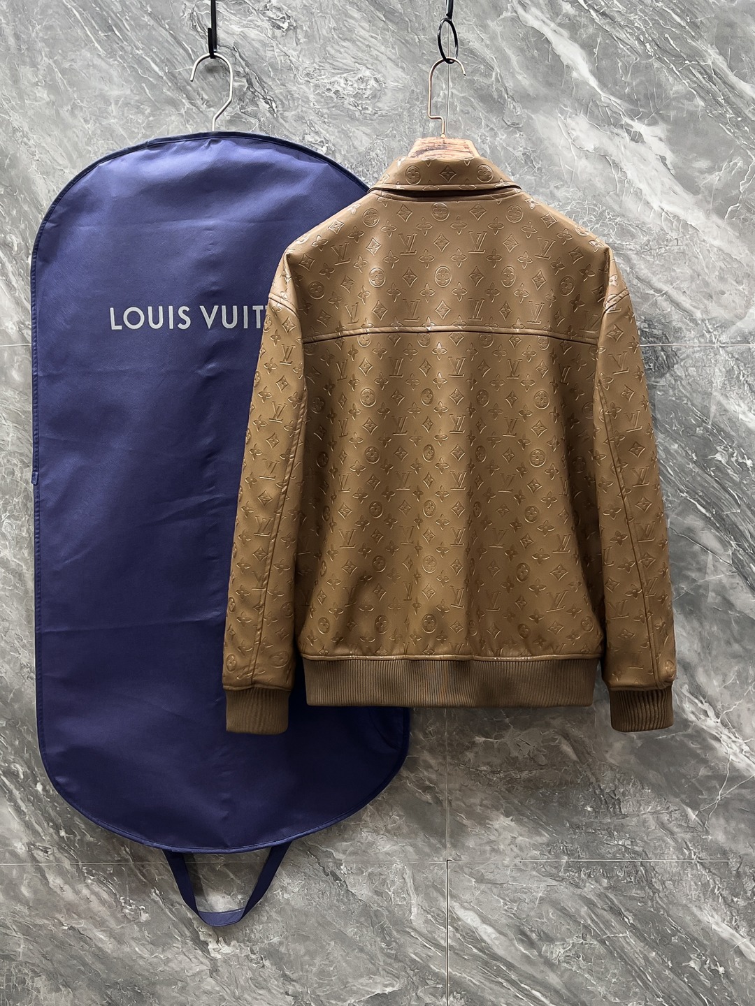 LV 一比一棕色外套 Monogram壓紋挺版款｜歐美奢侈品精品推薦