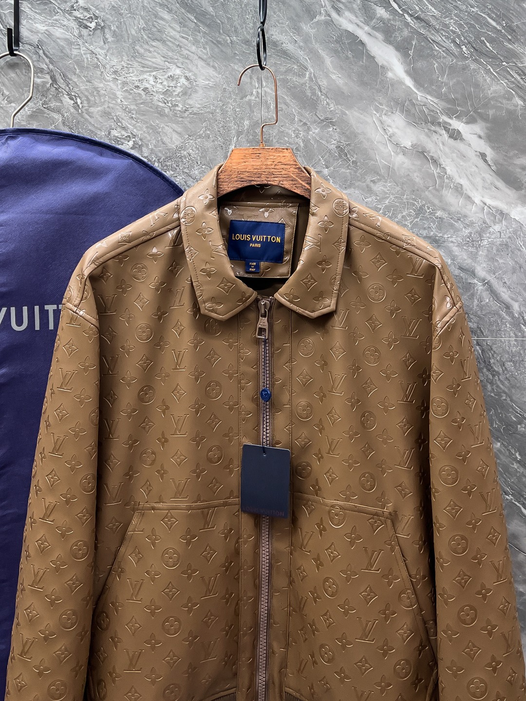 LV 一比一棕色外套 Monogram壓紋挺版款｜歐美奢侈品精品推薦
