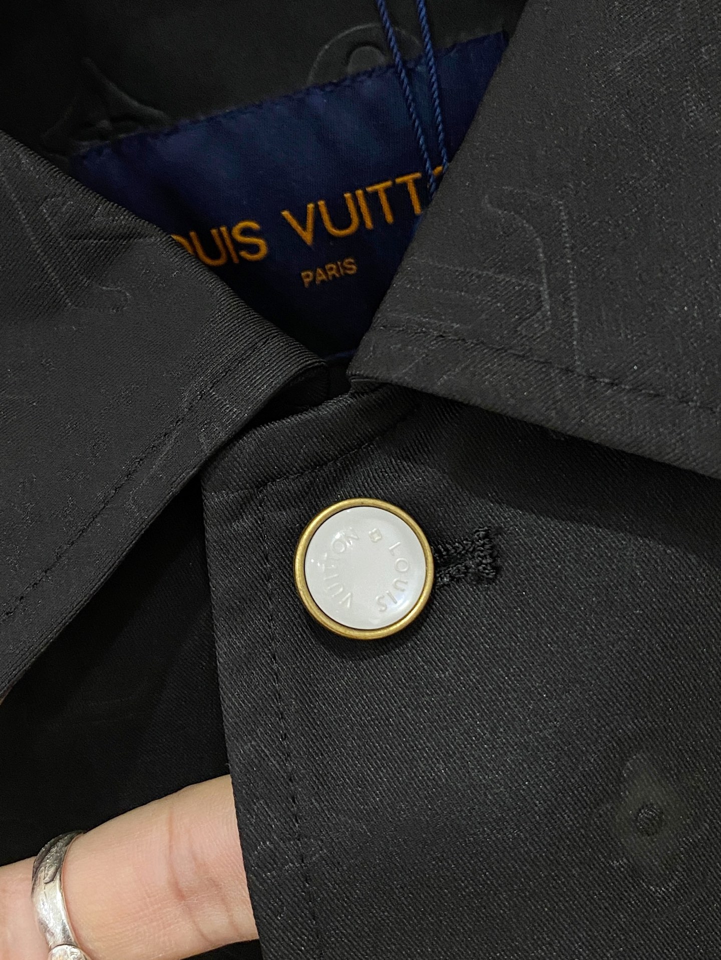 LV A貨黑色皮革外套 Monogram壓紋挺版設計｜歐美奢侈品精品推薦