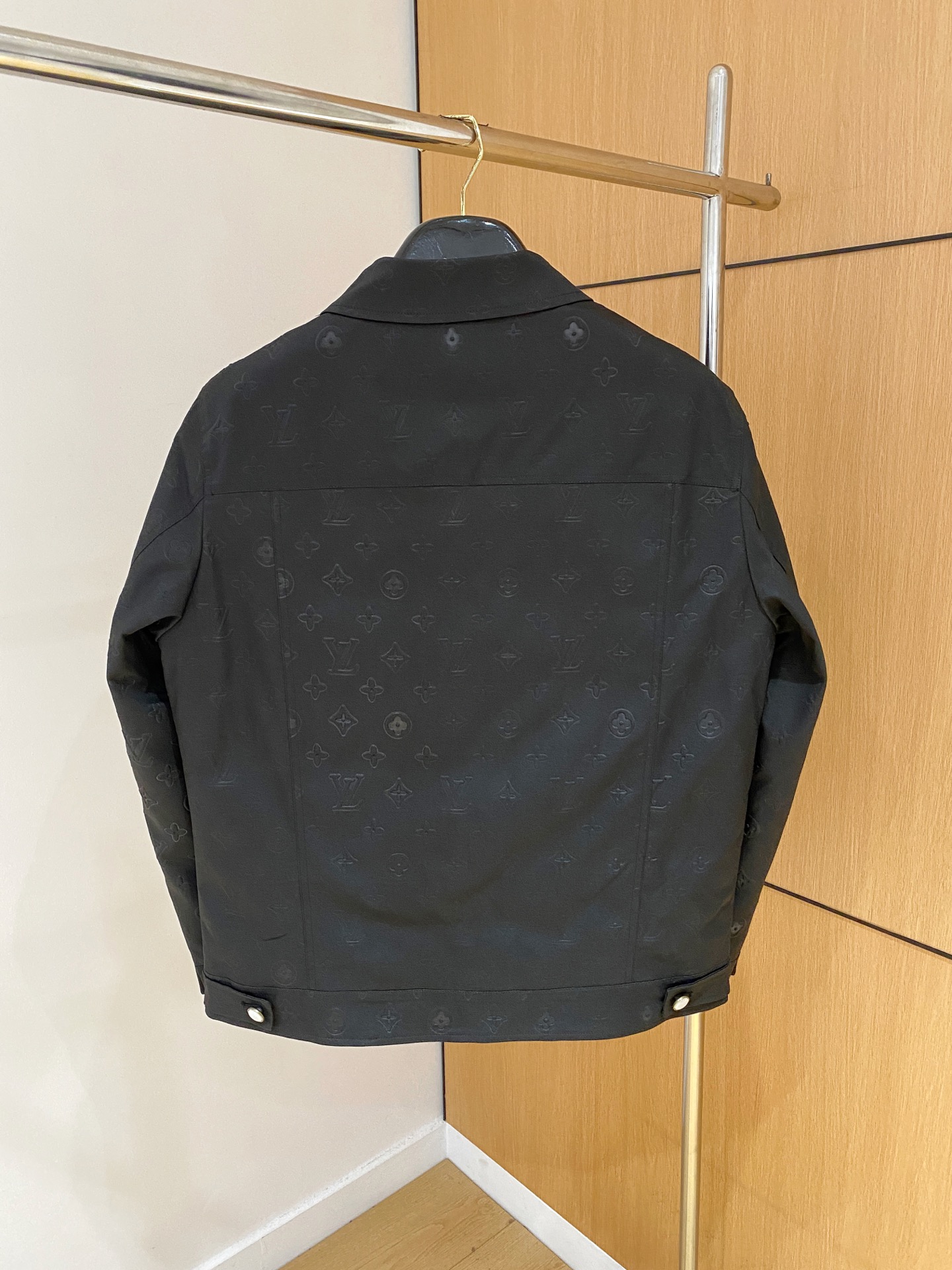 LV A貨黑色皮革外套 Monogram壓紋挺版設計｜歐美奢侈品精品推薦