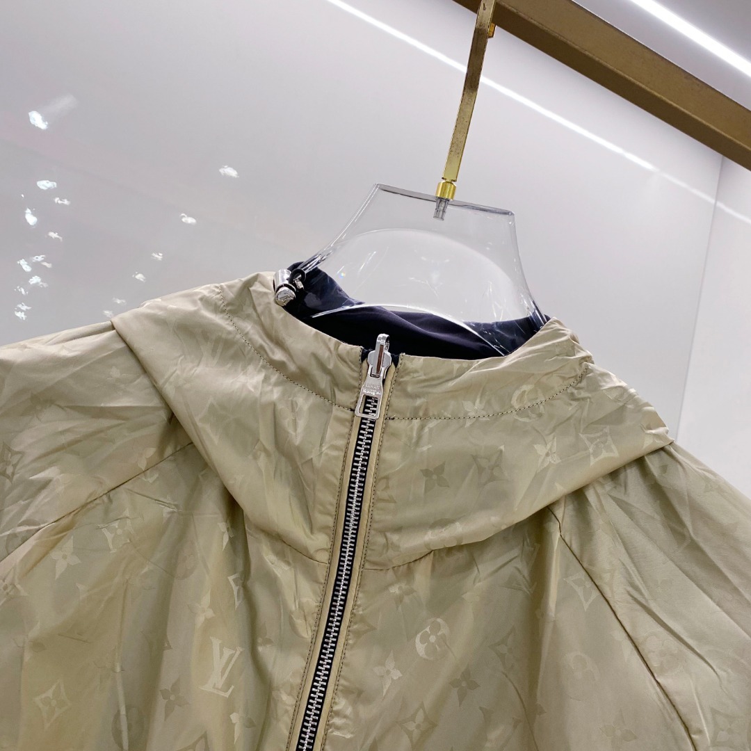 LV 一比一米色連帽外套 輕盈防風百搭設計｜歐美奢侈品精品推薦