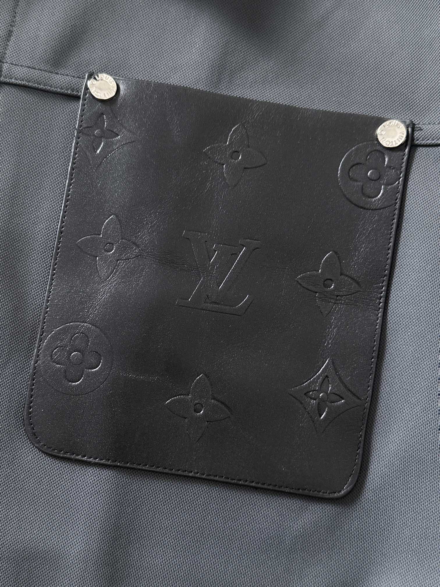 LV 高仿灰色口袋外套 極簡百搭質感設計｜歐美奢侈品精品推薦