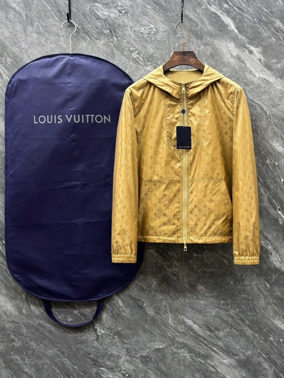 LV A貨連帽外套 輕薄防風潮流款 黃色設計｜歐美奢侈品精品推薦